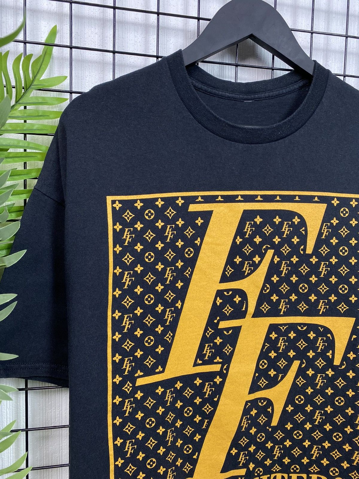Band Tees Foo Fighters band T shirt Tee “Louis Vuitton style logo” Men Size US XL / EU 56 / 4 - 7 Thumbnail