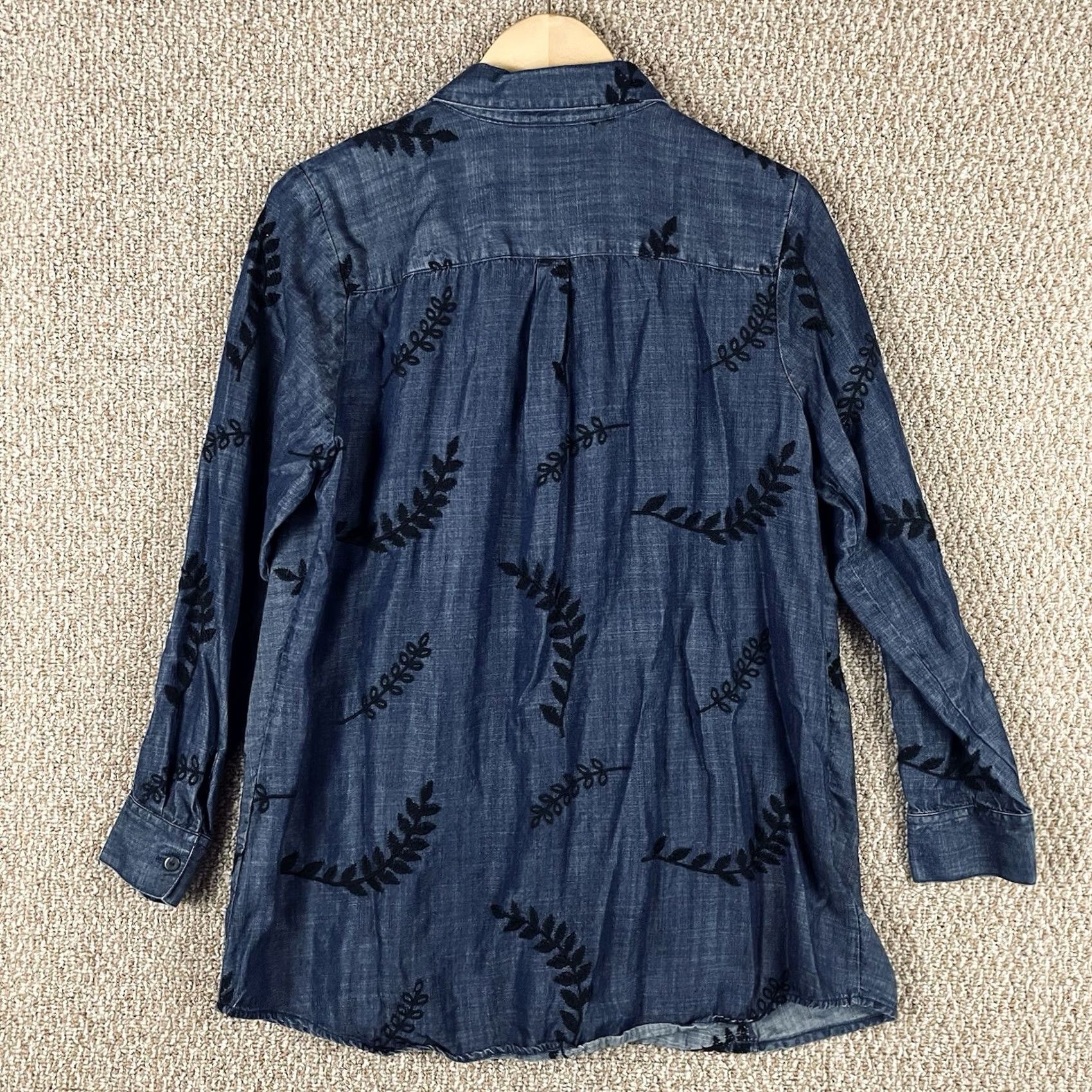 Soft Surroundings Soft Surroundings Chambray Shirt Large Embroidered Boho Flowy Button Up Women 146 Size L / US 10 / IT 46 - 3 Thumbnail