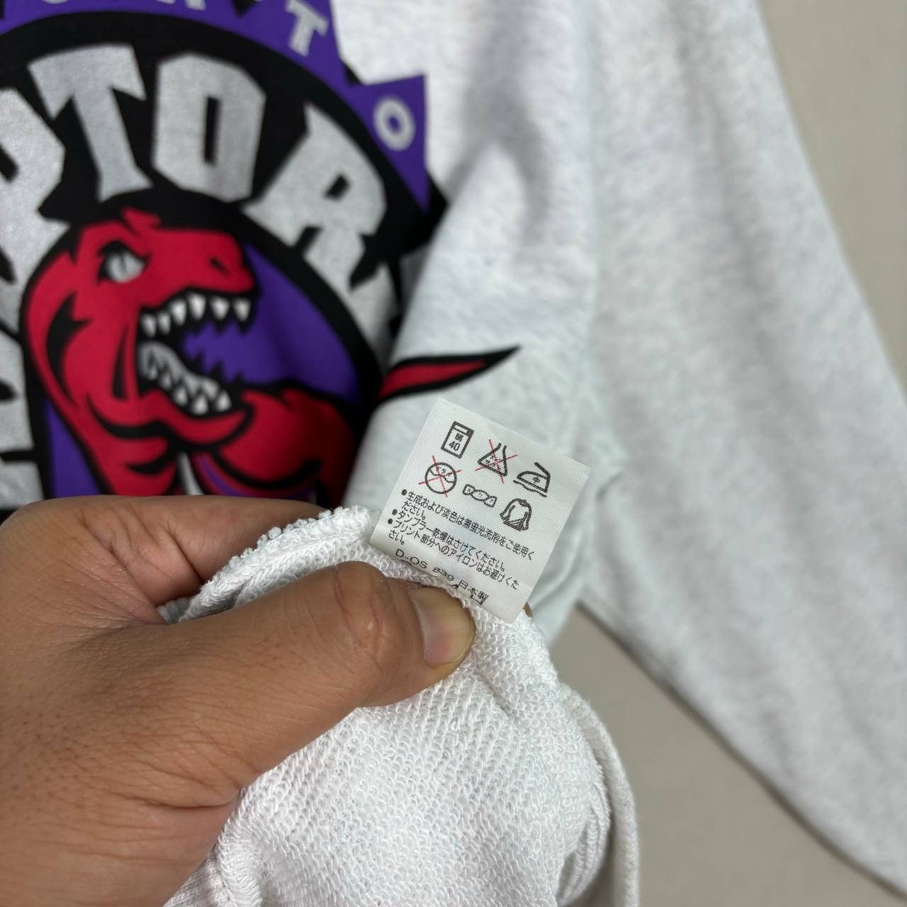 NBA Vintage 90s Toronto Raptors NBA Dino Logo Sweatshirt L Size US L / EU 52-54 / 3 - 8 Thumbnail