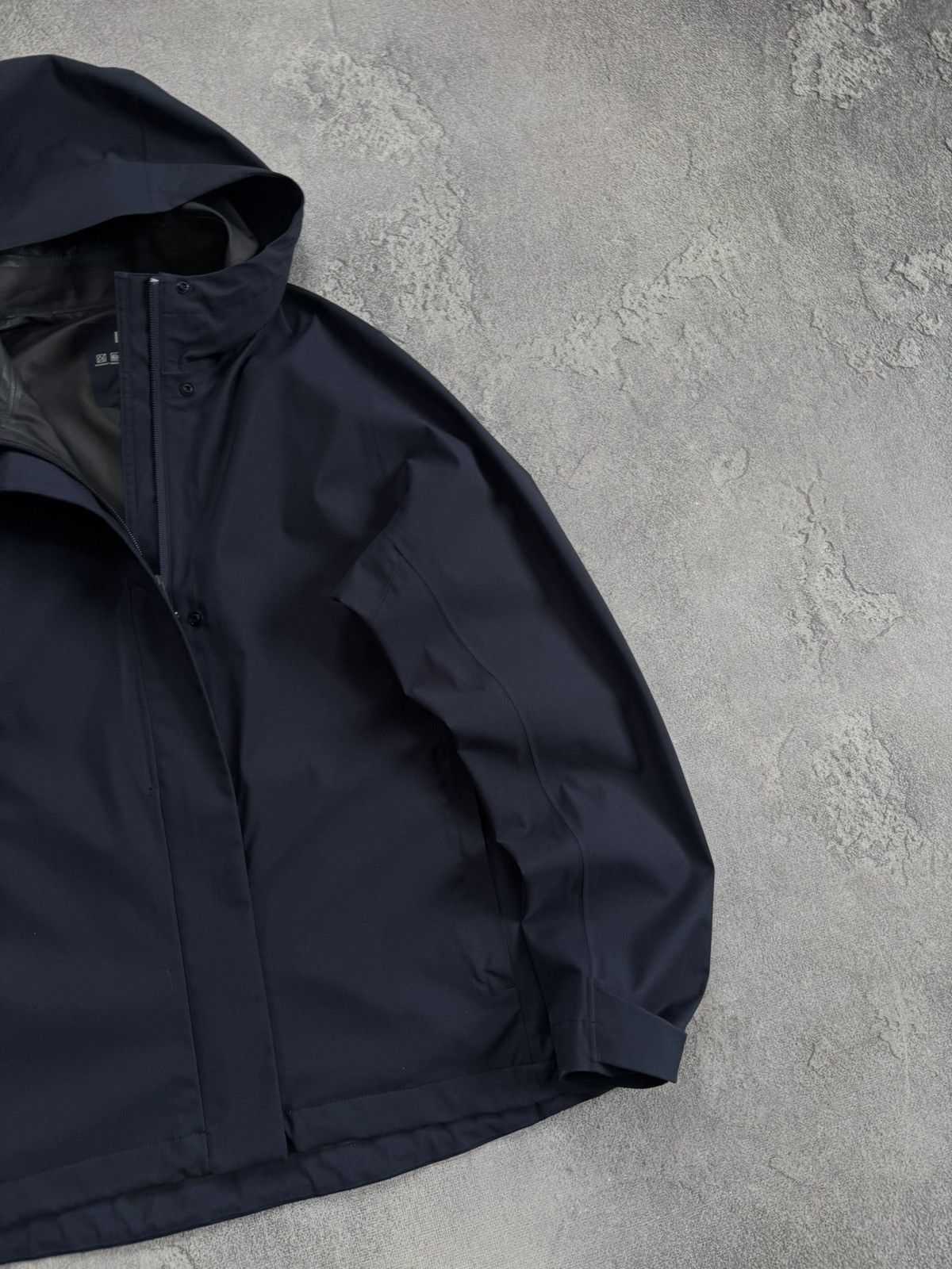 Uniqlo Uniqlo L/size waterproof windbreaker light jacket outdoor Size L / US 10 / IT 46 - 3 Thumbnail
