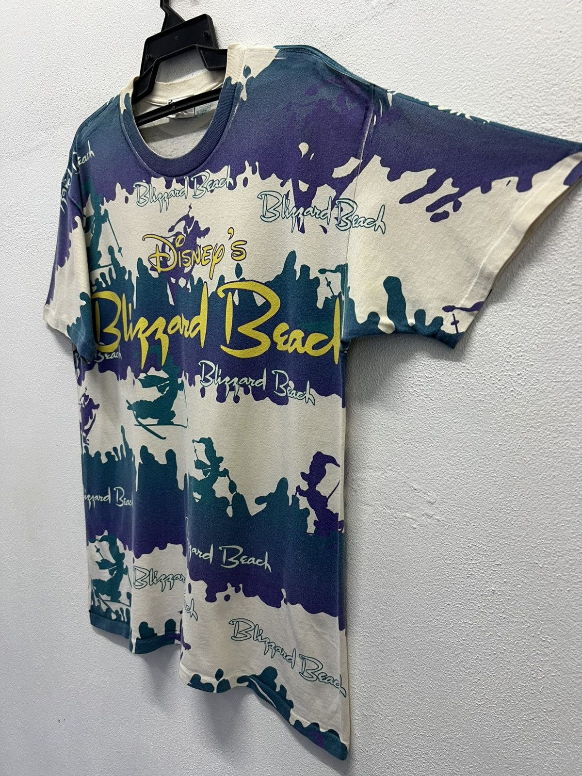 Disney × Vintage VINTAGE WALT DISNEY WORLD BLIZZARD BEACH TEE SHIRT Size US L / EU 52-54 / 3 - 4 Thumbnail