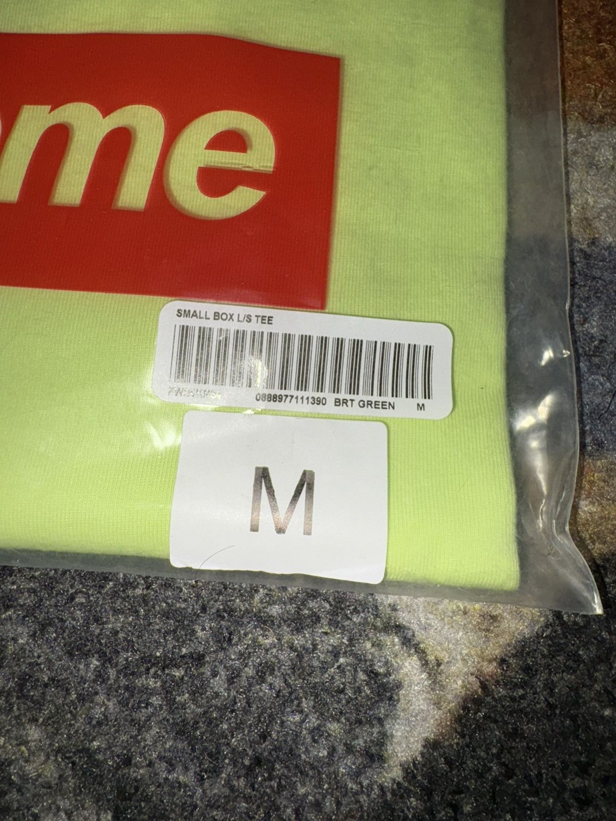 Supreme Supreme Small Box L/S Tee Bright Green (FW24) Size US M / EU 48-50 / 2 - 4 Thumbnail