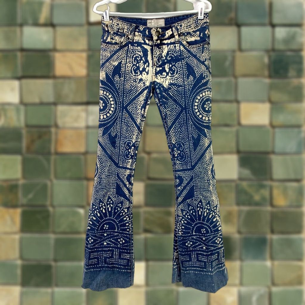 Free People VINTAGE Free People Jeans Flared 5-Pocket Denim Bohemian Festival Indigo 26 Womens Regular Inseam 32.5" Blue Rise Low 6.5-8.5" Button Zip Size 26" / US 2 / IT 38 - 1 Thumbnail