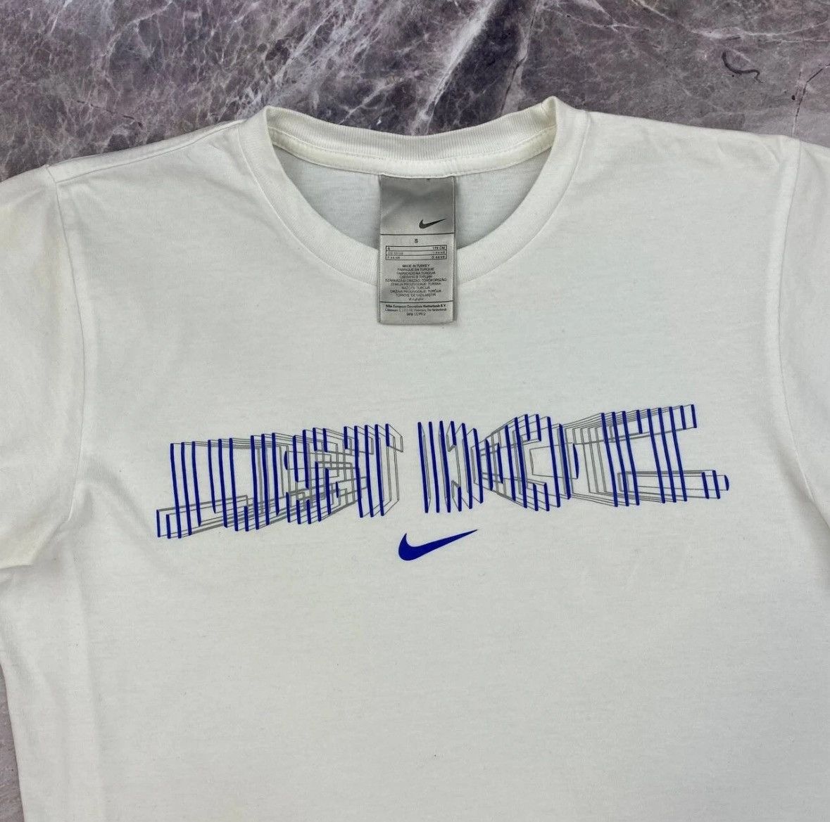 Nike Vintage Nike T shirt Centre Logo White Streetwear Mens Sz S Size US S / EU 44-46 / 1 - 6 Thumbnail