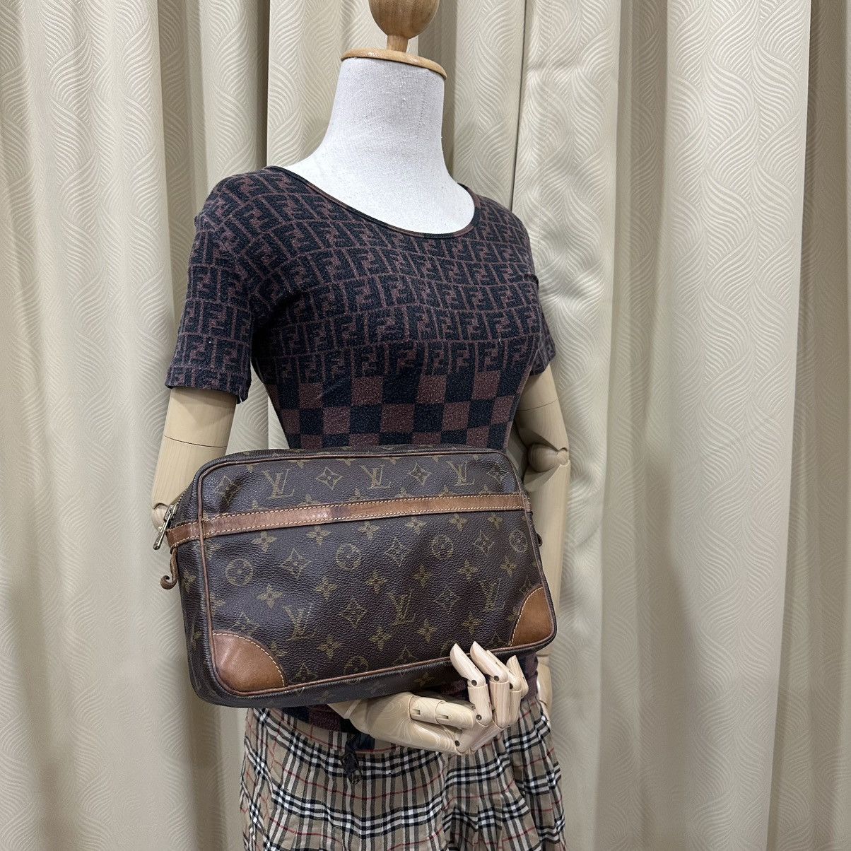 Louis Vuitton LOUIS VUITTON COMPIENGE 28 MONOGRAM CLUTCH BAG Size ONE SIZE - 1 Thumbnail