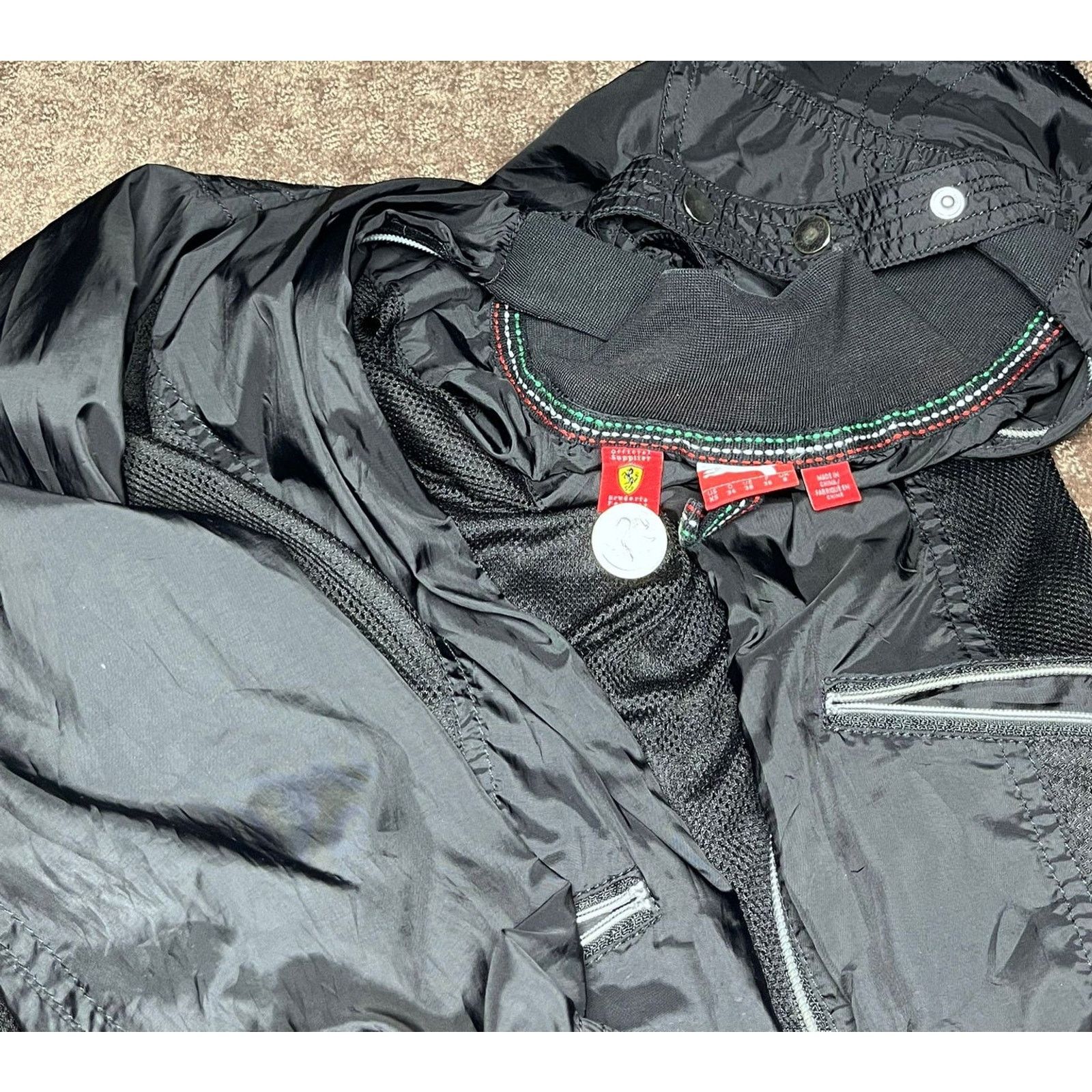Puma 🏎️ Puma x Ferrari Windbreaker Jacket – With Size S Size US S / EU 44-46 / 1 - 3 Thumbnail
