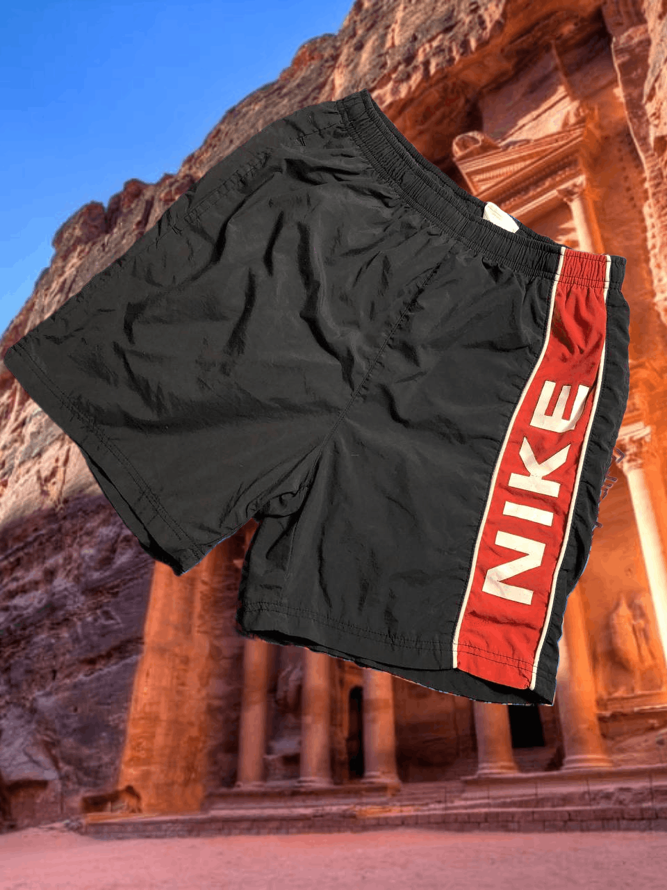 Nike NIKE black shorts streetwear big logo Vintage Y2K Size US 30 / EU 46 - 1 Thumbnail