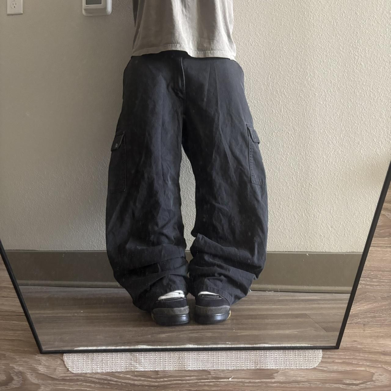 Vintage Crazy Vintage Y2K/2000s Baggy Black Skater Style Cargo Pants! 35x29 Size US 35 - 1 Thumbnail