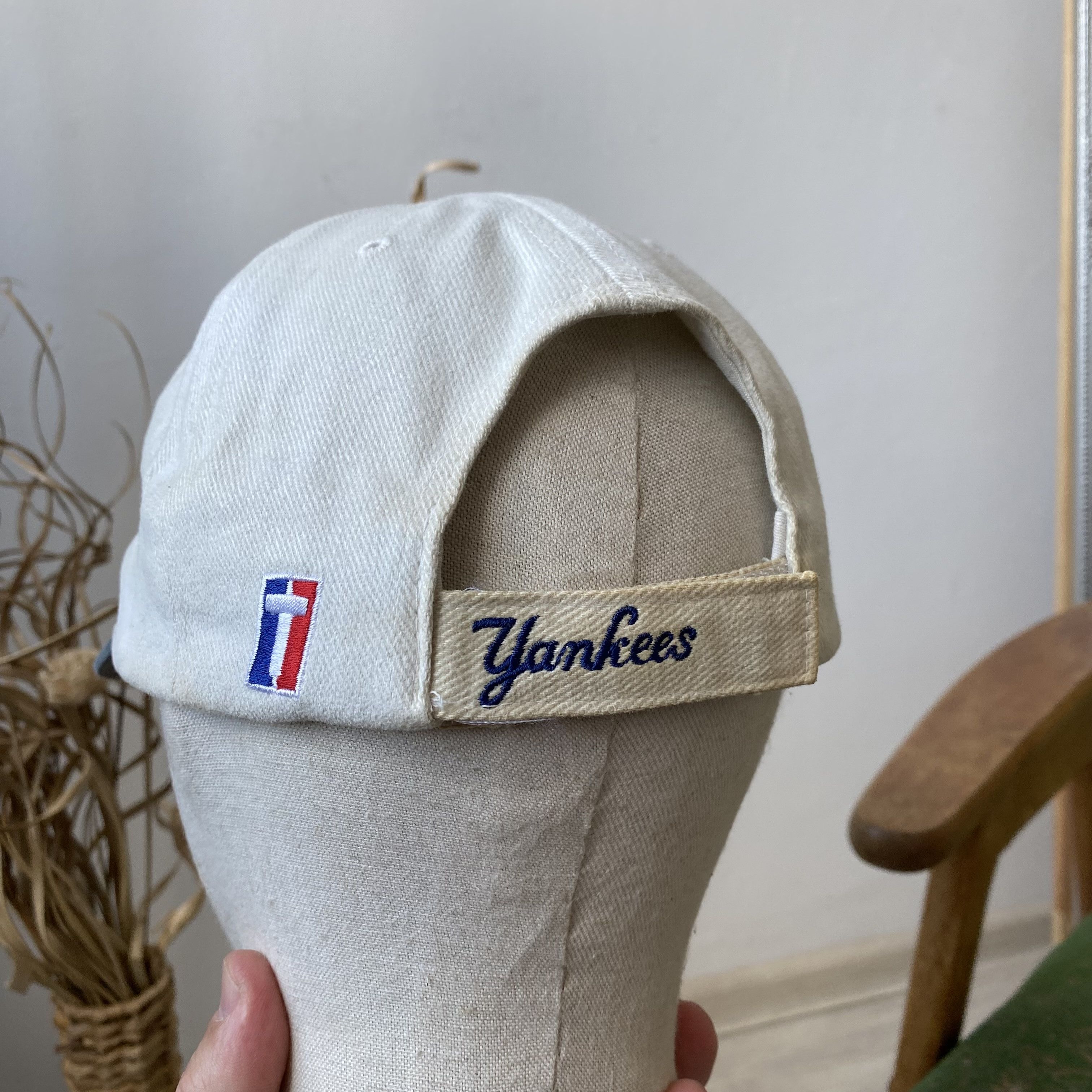 New York Yankees ⚾️ Vintage 90s Faded New York Yankees cap Dad hat Size ONE SIZE - 4 Thumbnail