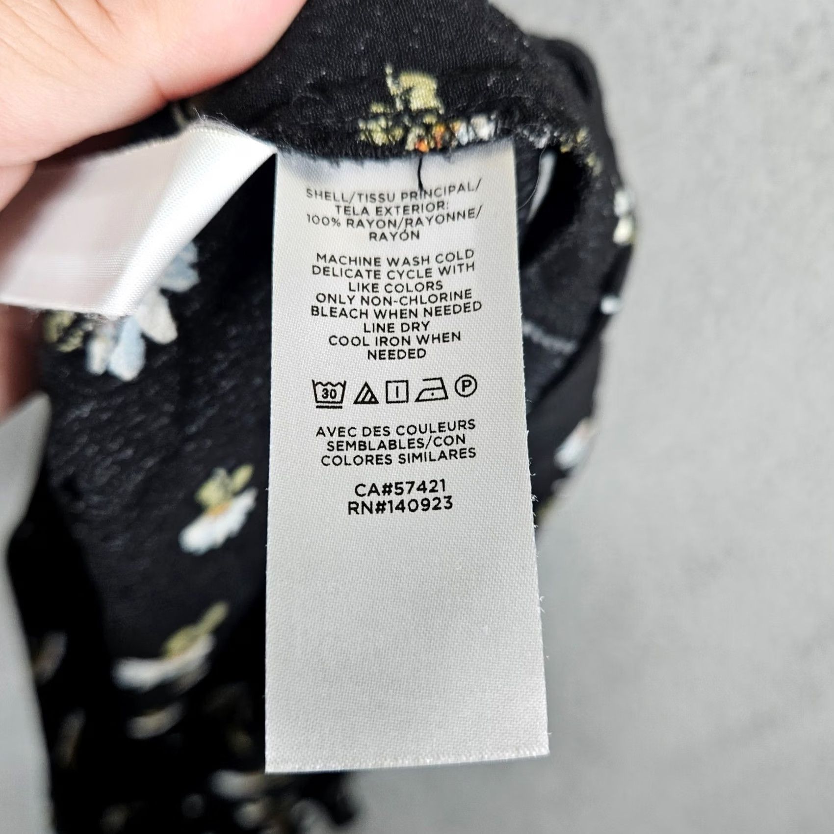 Ann Taylor LOFT By Ann Taylor Women’s flower Printed Summer Short Size 10 Size 32" / US 10 / IT 46 - 6 Thumbnail