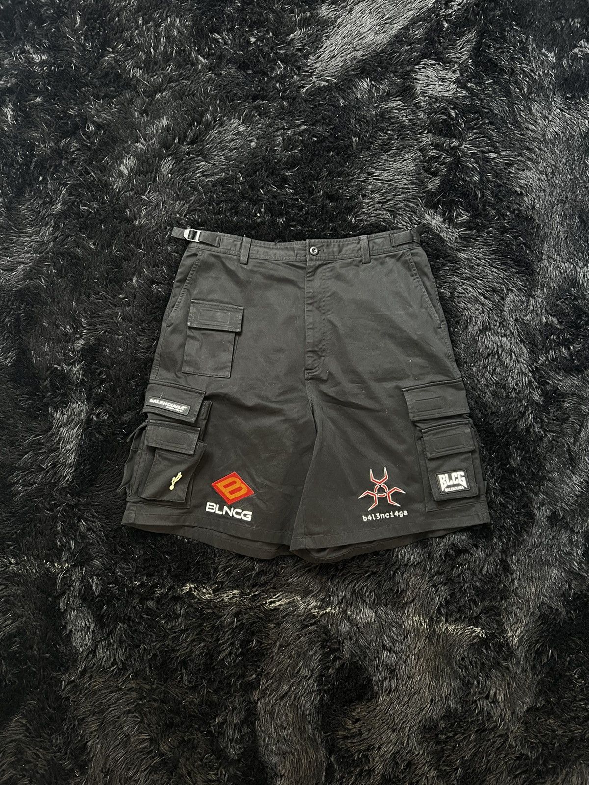 Balenciaga Balenciaga Cargo Shorts Size US 34 / EU 50 - 1 Thumbnail