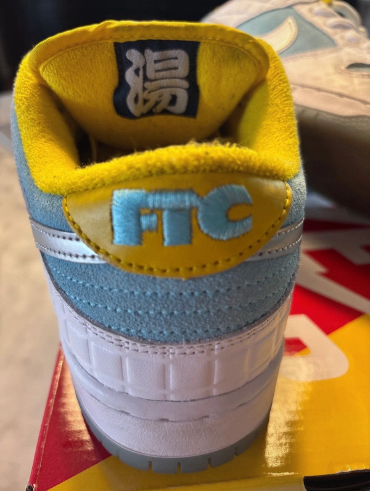 Nike SB Nike SB Dunk Low FTC Lagoon Pulse Size US 9.5 / EU 42-43 - 2 Thumbnail