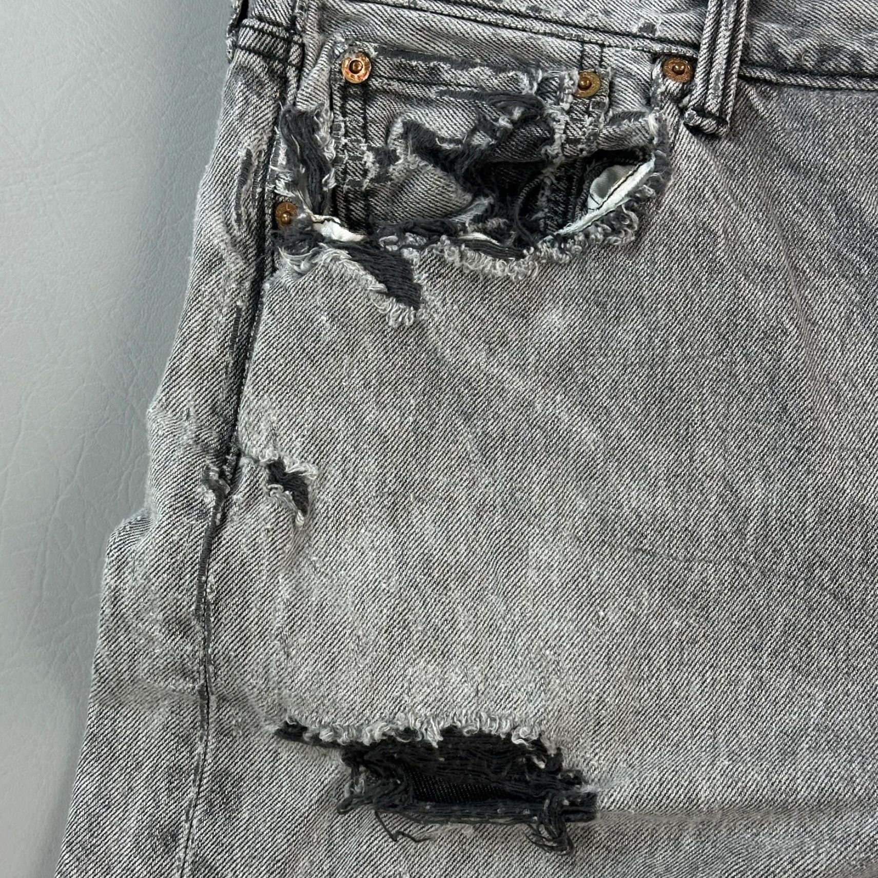 Levi's VINTAGE Levi's 501 Jeans Mens 36x32 Acid Wash Original Fit Distressed Button Fly Size US 36 / EU 52 - 6 Thumbnail
