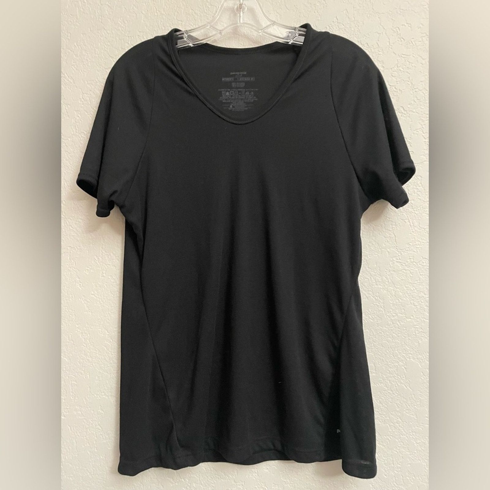 Patagonia Patagonia V-Neck Short Sleeve Tee in Black - Size Large Size L / US 10 / IT 46 - 1 Thumbnail