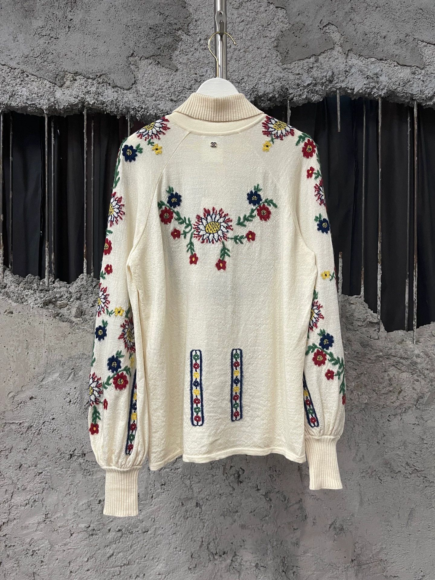 Chanel Chanel polo cashmere long-sleeve size 34 Size XXS / US 00 / IT 34 - 2 Thumbnail