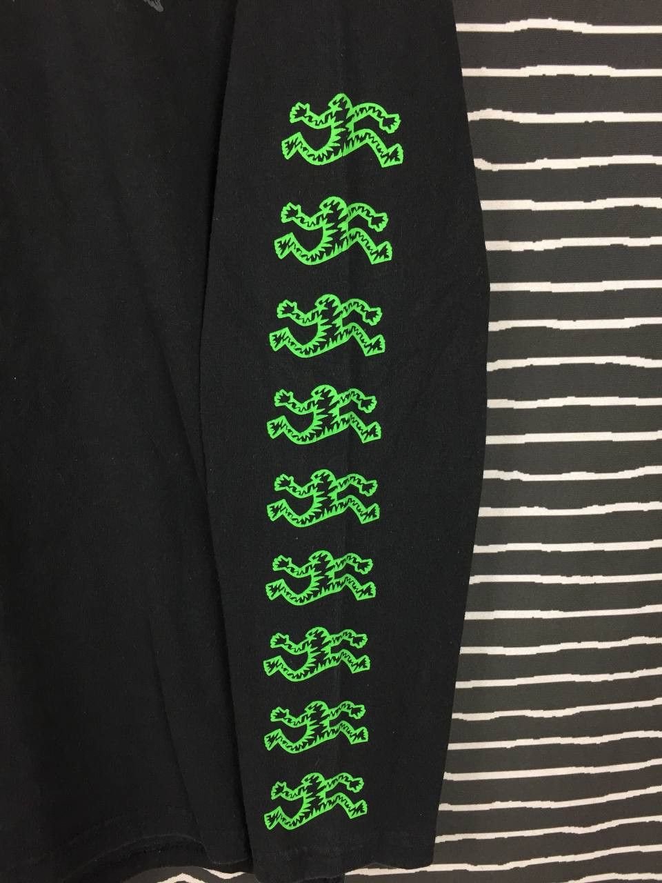 Airwalk Vtg Airwalk Skateboards Running Man Logo Long Sleeve Tee Size US S / EU 44-46 / 1 - 4 Thumbnail