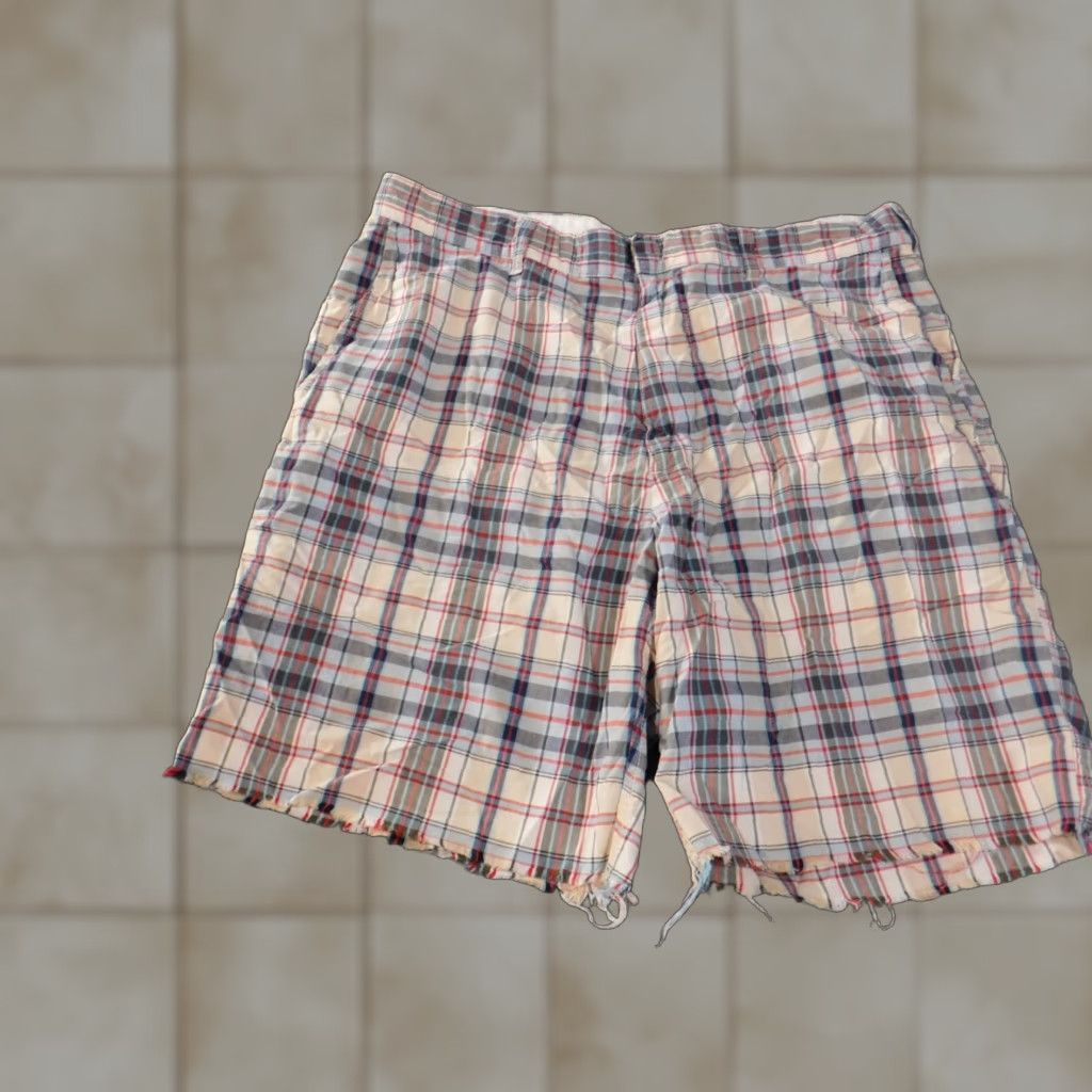 Abercrombie & Fitch Abercrombie & Fitch Shorts Mens 34 Beige Plaid Flat Front Zip Regular Chino Logo Pockets Vintage No Gender Mens Size US 34 / EU 50 - 1 Thumbnail