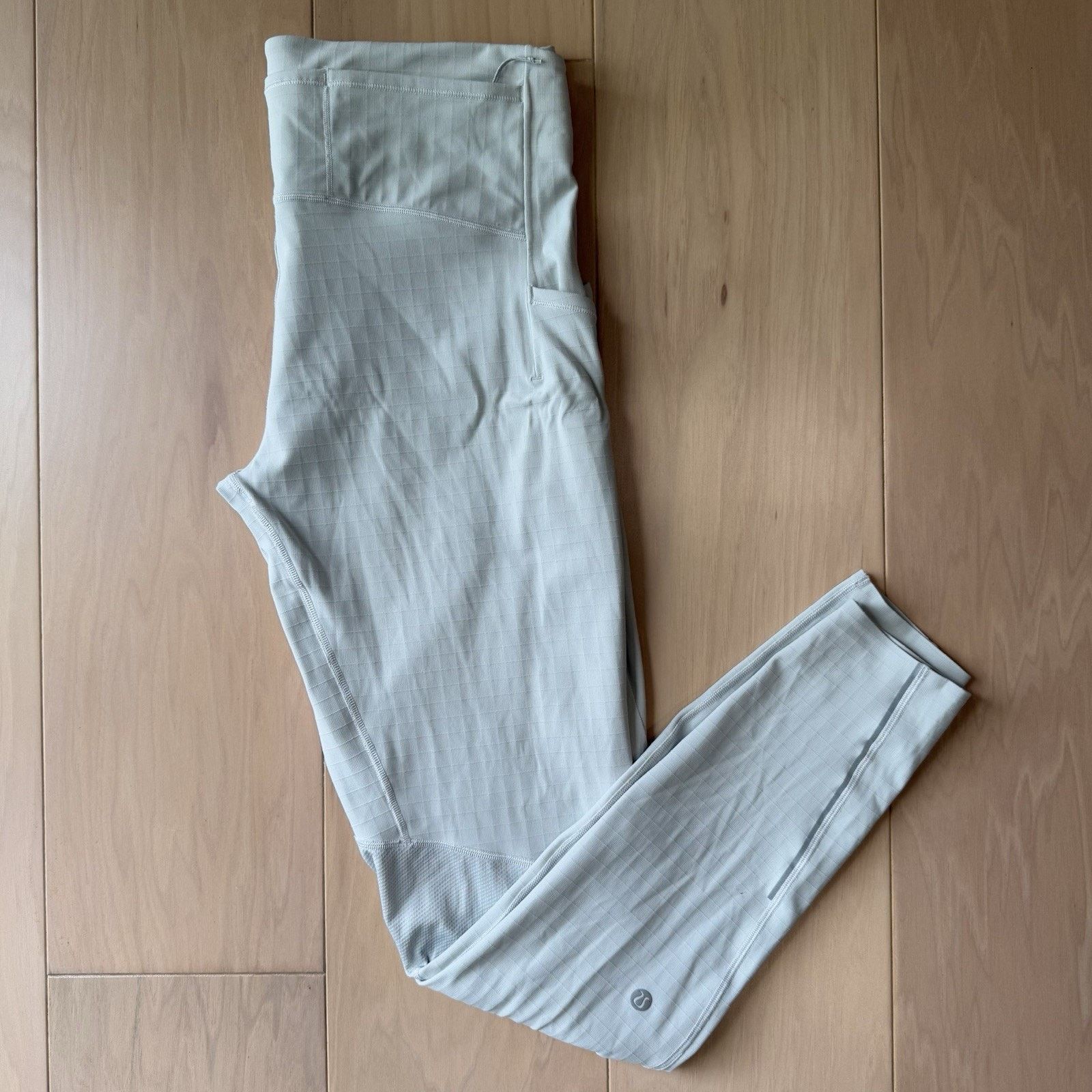 Lululemon Lululemon Pants Large Gray White Lightweight Legging Running Size 28" / US 6 / IT 42 - 2 Thumbnail