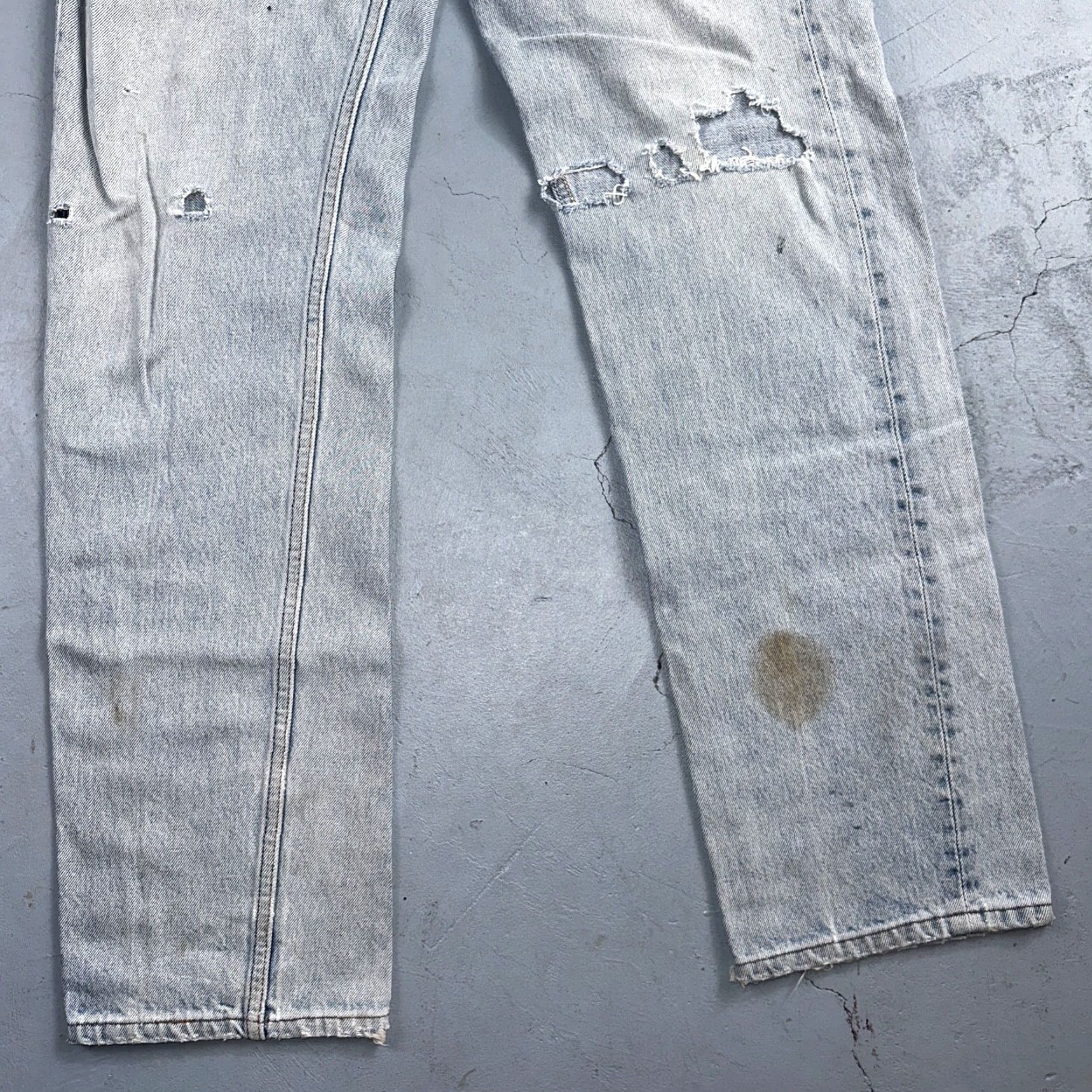 Levi's VINTAGE Levi's 501 Jeans - Levi's 501 Series - 34x36 - 90s USA - Light Blue Denim Straight Fit Men's Jeans Size US 34 / EU 50 - 3 Thumbnail
