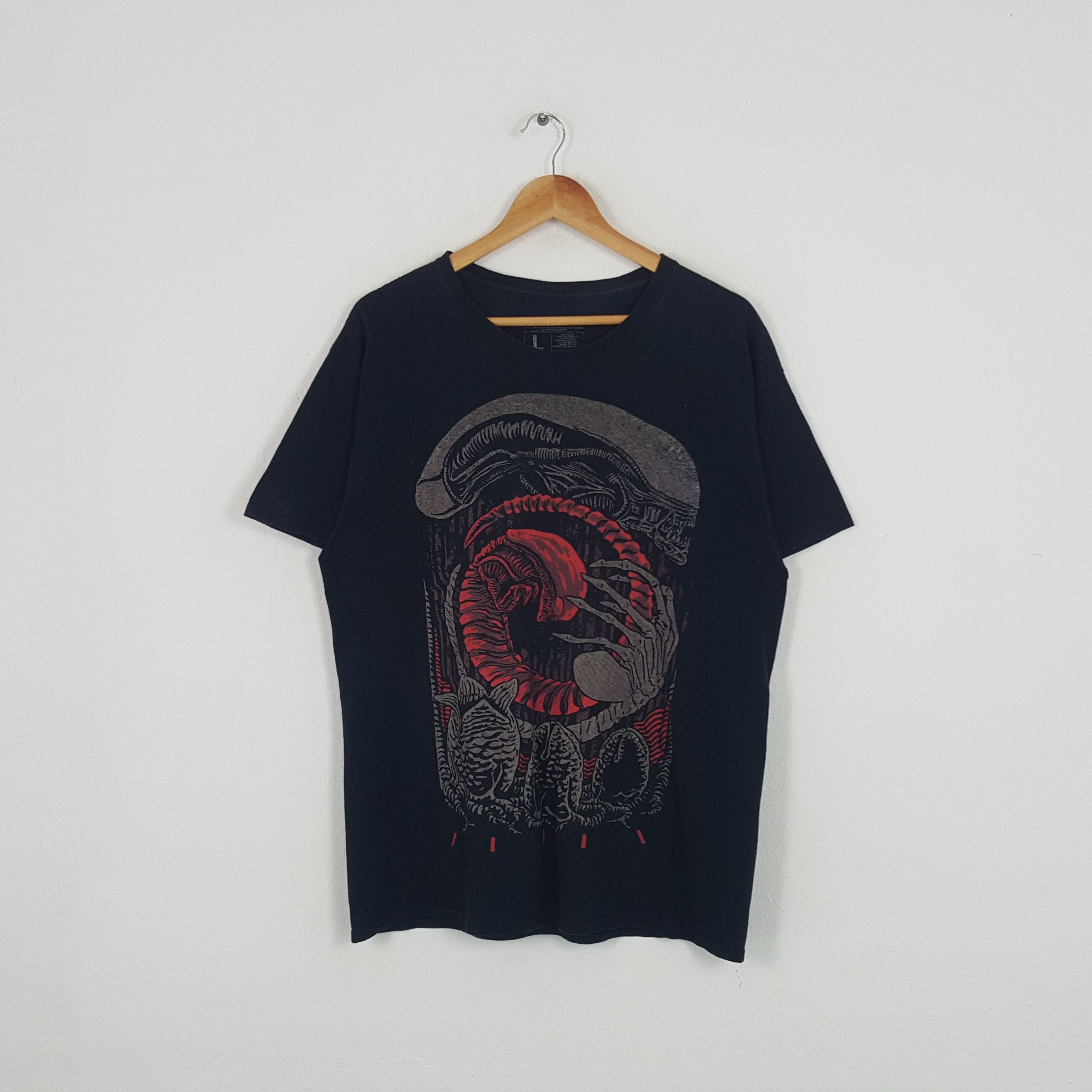 Vintage Vintage Alien Science Fiction Movies Horror Tshirt Size US L / EU 52-54 / 3 - 1 Thumbnail