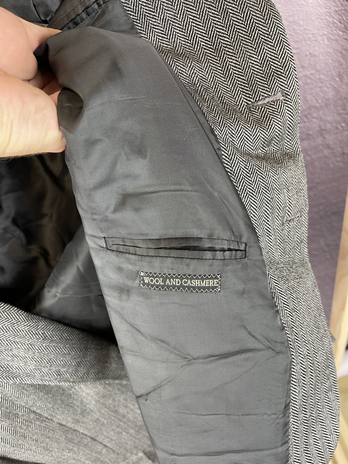 Corneliani Corneliani herringbone grey cashmere wool 2 button blazer Size 40R - 6 Thumbnail