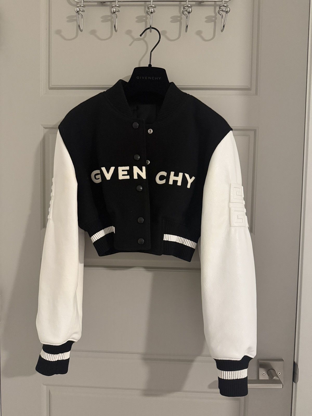 Givenchy Givenchy Cropped Varsity Jacket Black/White – Worn Once Size XS / US 0-2 / IT 36-38 - 1 Thumbnail