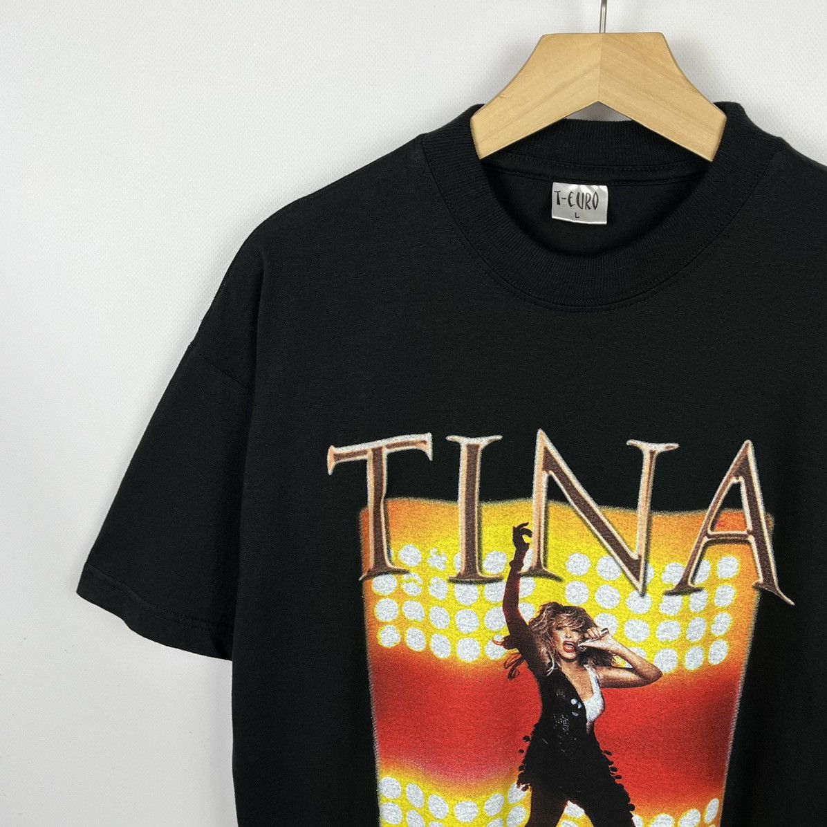 Band Tees Vintage Tina Turner Live in Concert T Shirt 00’s Size US L / EU 52-54 / 3 - 5 Thumbnail