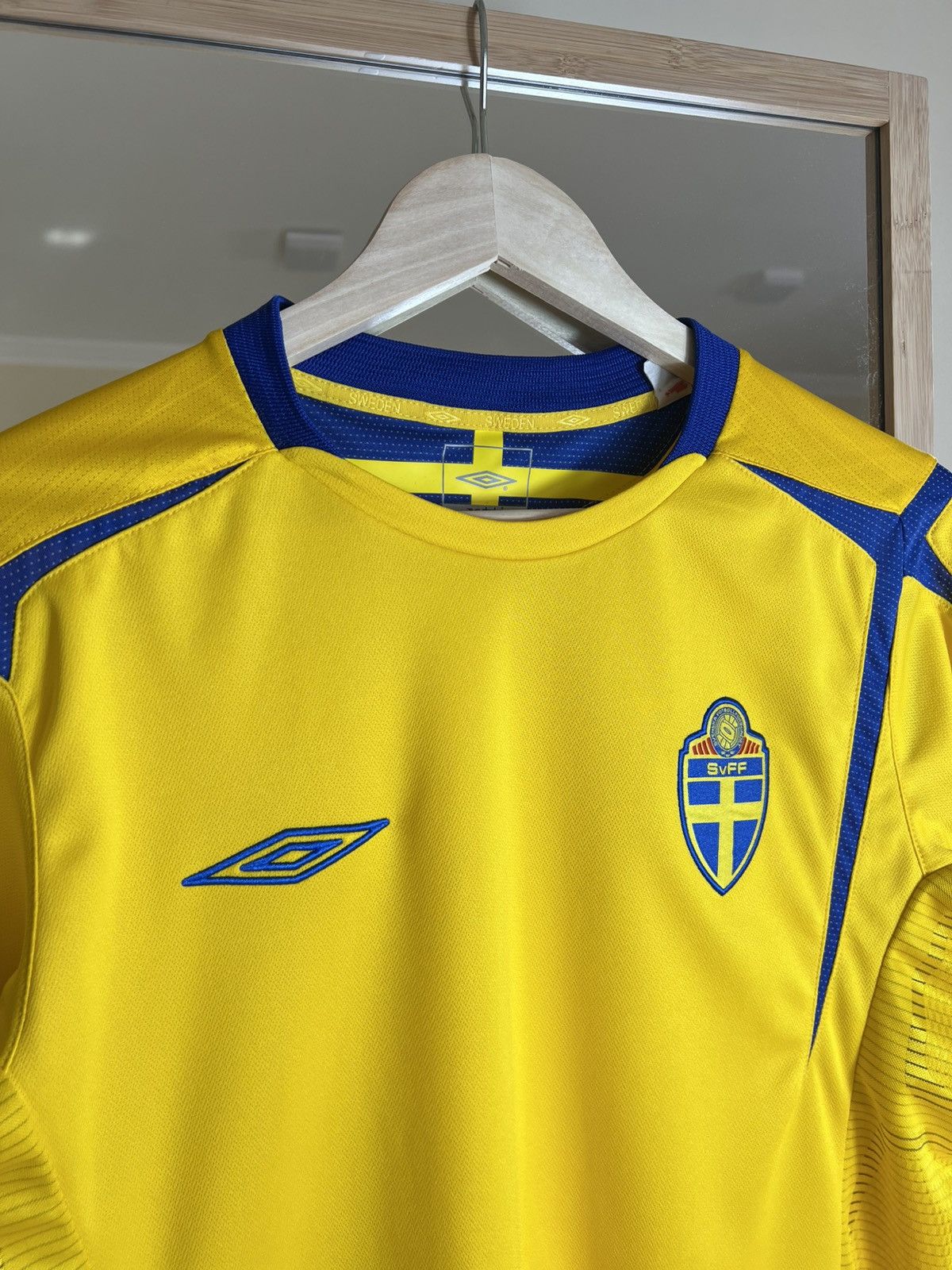 Umbro 🇸🇪Sweden National Team Umbro 2005-06 Jersey – Yellow M Y2K Size US M / EU 48-50 / 2 - 6 Thumbnail