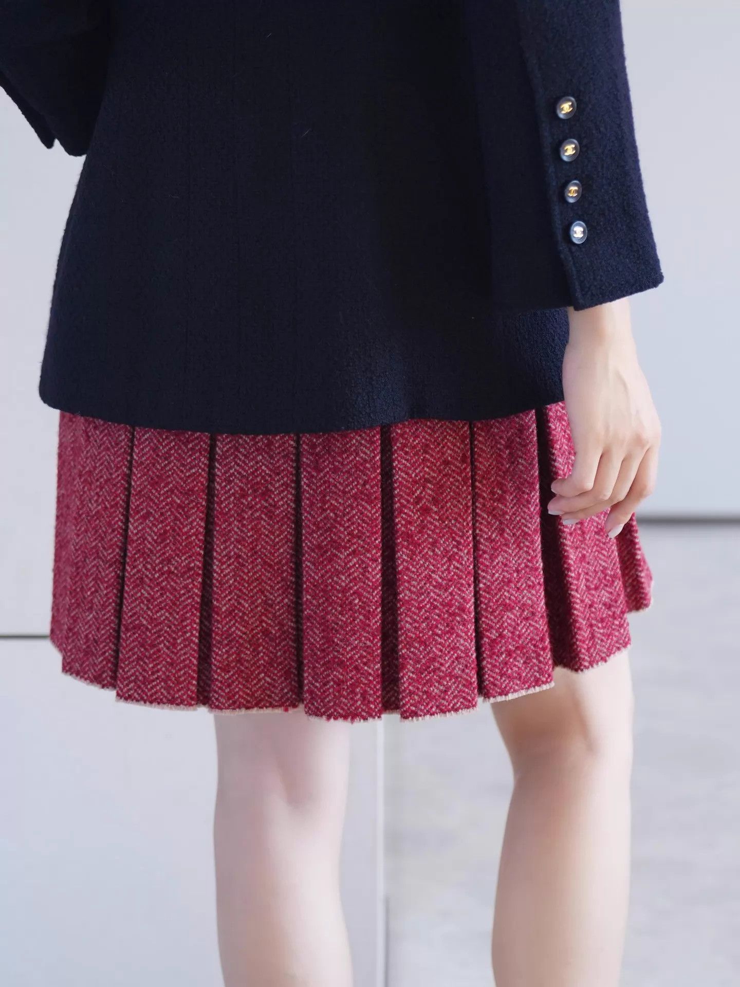 Dolce & Gabbana Dolce&Gabbana Burgundy Herringbone Pleated Wool Skirt Size 26" / US 2 / IT 38 - 9 Thumbnail