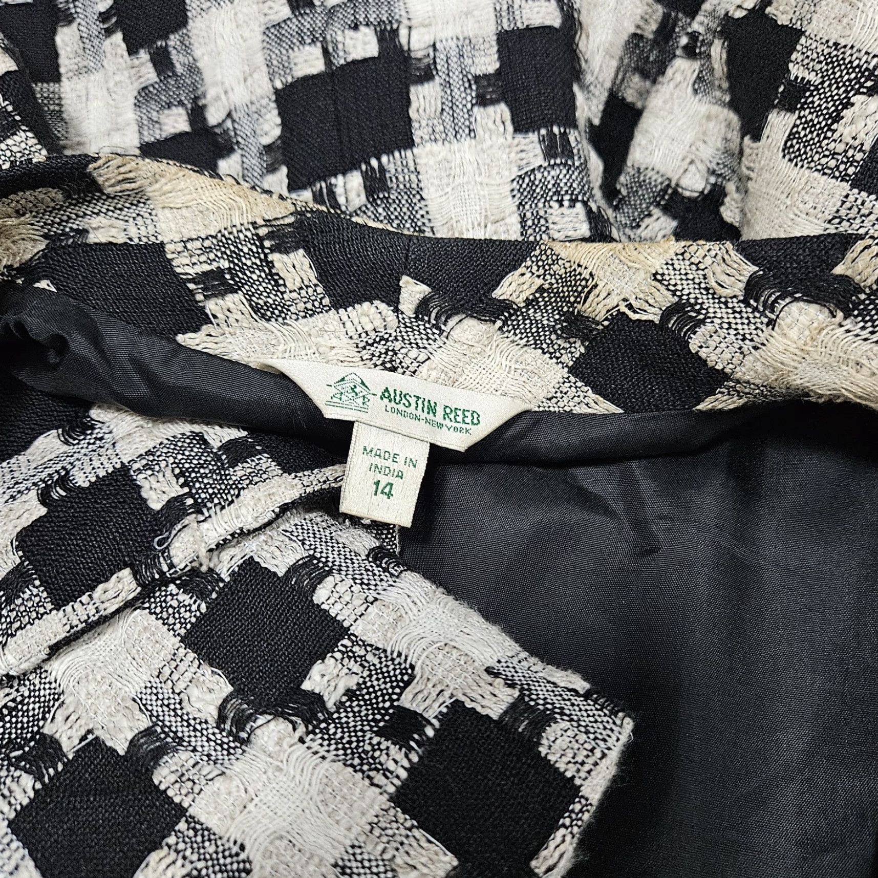 Austin Reed Vintage Austin Reed Black Ivory Linen Blend Check Jacket 14 User: Vintage Austin Reed Black Ivory Linen Blend Check Jacket 14 Size XL / US 12-14 / IT 48-50 - 5 Thumbnail