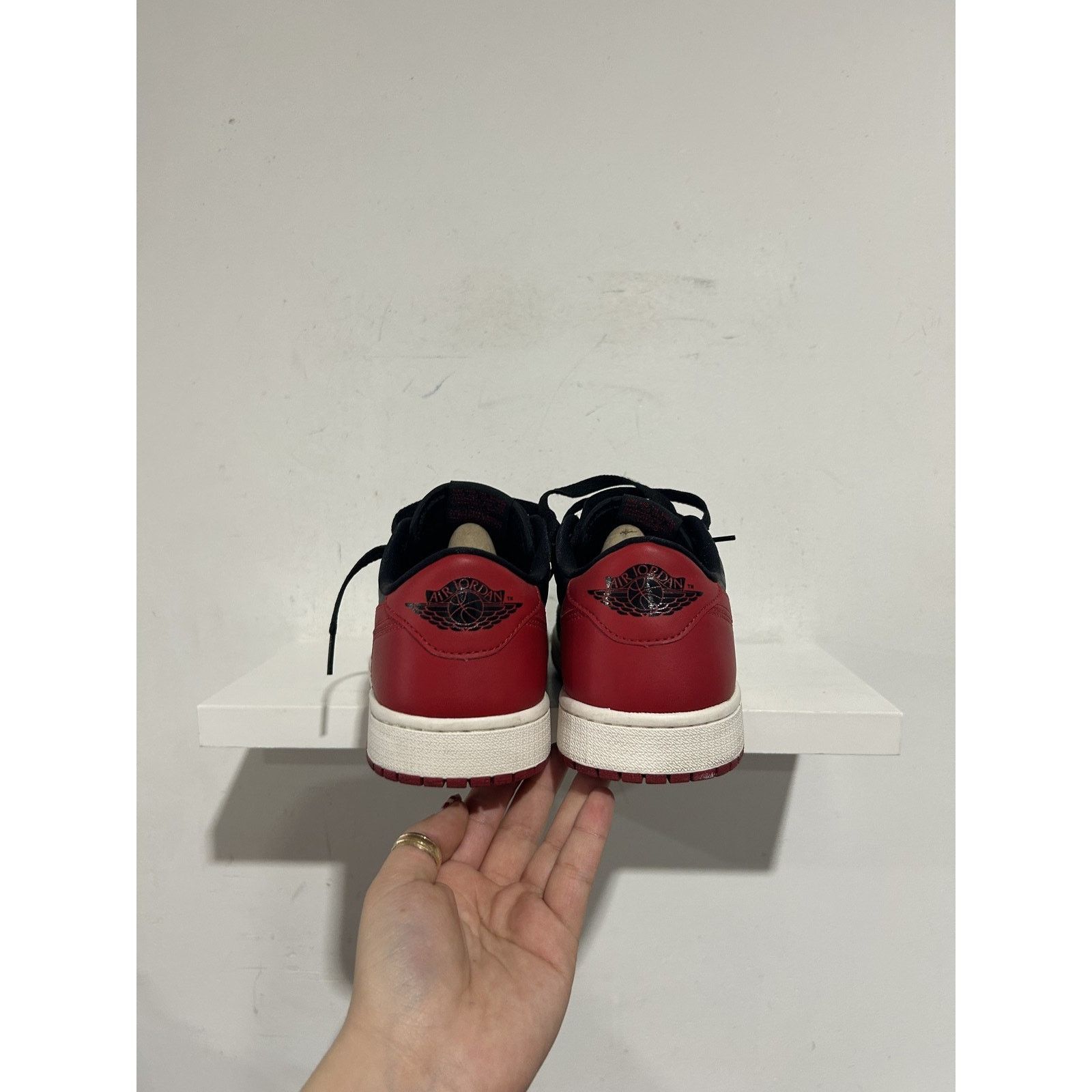 Nike JORDAN 1 RETRO LOW BRED 2015 SIZE 11.5 PREOWNED Size US 11.5 / EU 44-45 - 3 Thumbnail