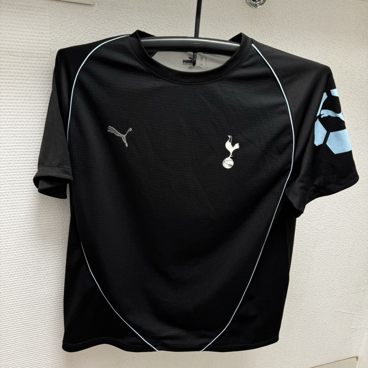 Puma Tottenham Hotspurs puma soccer jersey L sz black Size US L / EU 52-54 / 3 - 1 Thumbnail