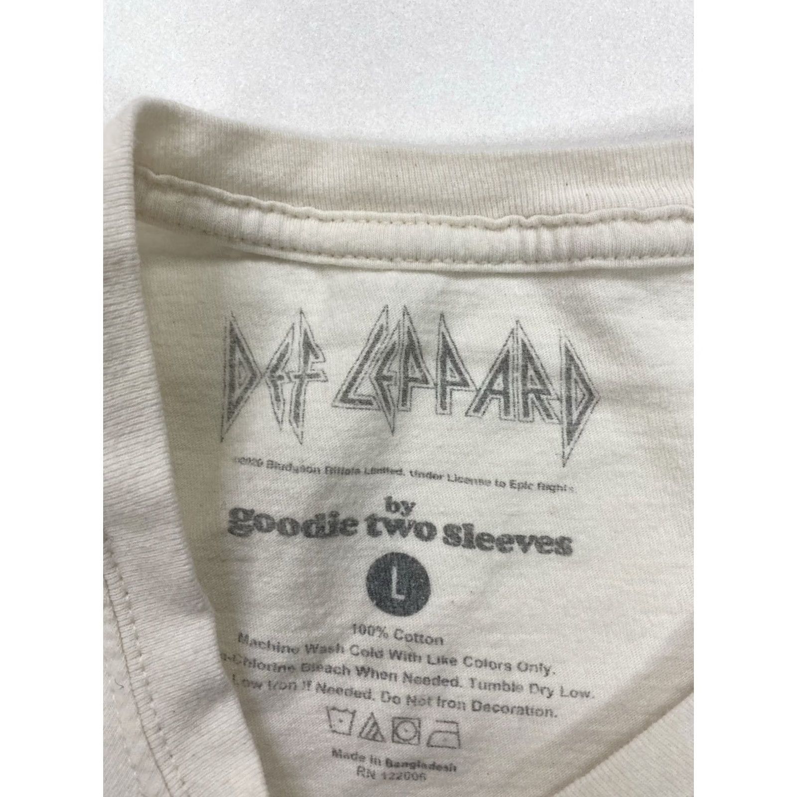Vintage VINTAGE Def Leppard Adrenalize Tour 1992 Graphic T-shirt Women Large Merch Music Shirt Ivory Retro Buttons Size L / US 10 / IT 46 - 6 Thumbnail