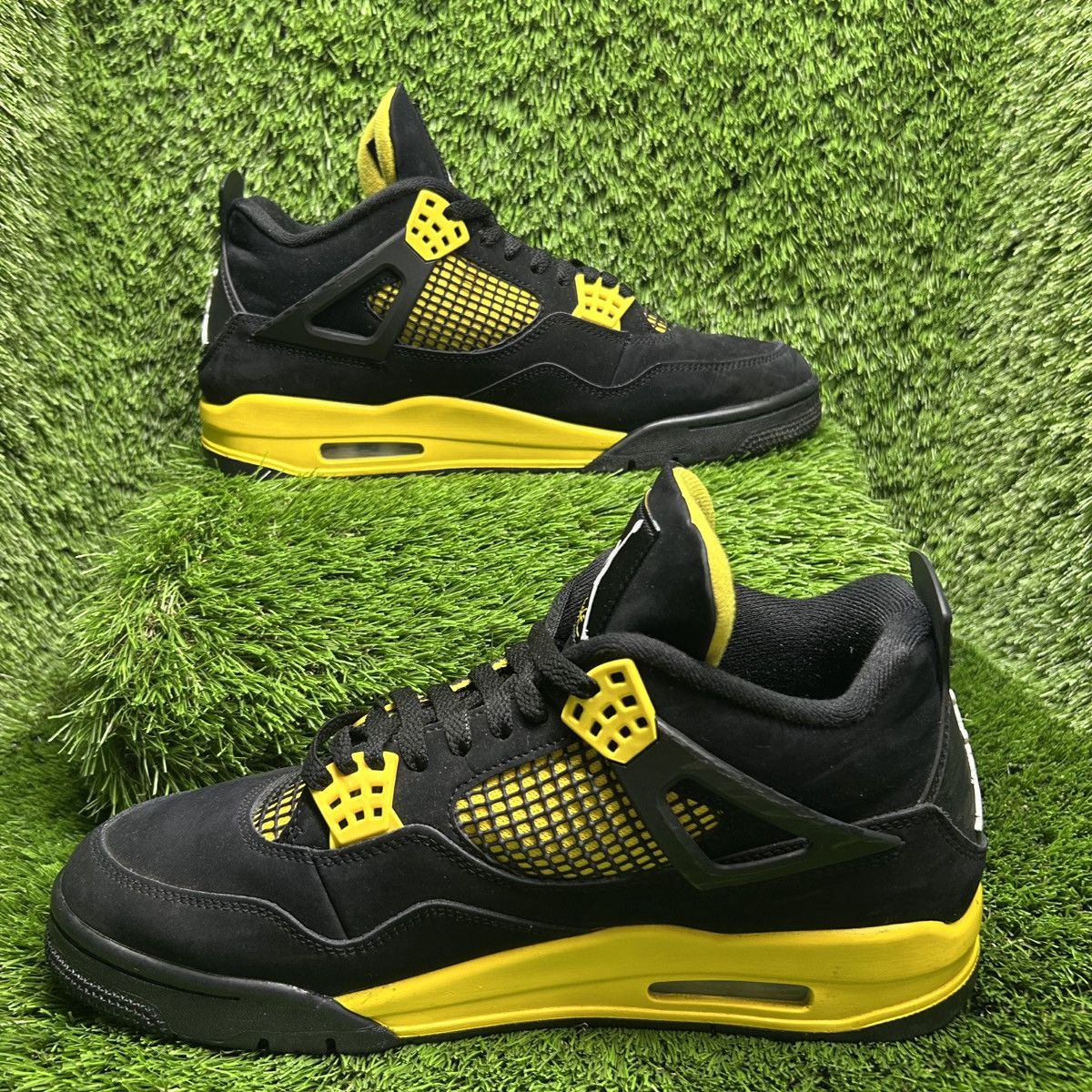 Jordan Brand Jordan 4 “Thunder” (Size 10.5) Size US 10.5 / EU 43-44 - 2 Thumbnail