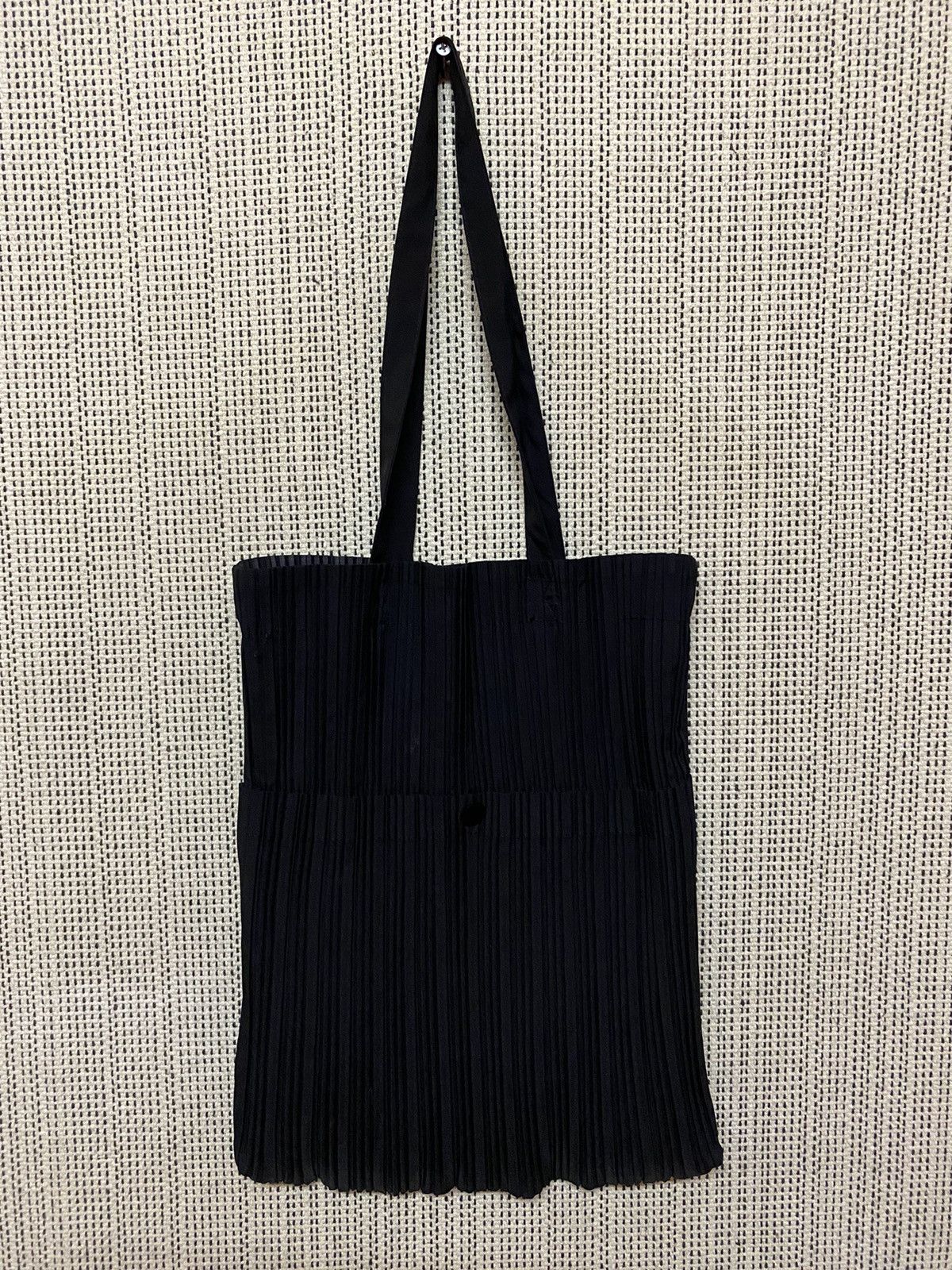 Issey Miyake 🔥HOMME PLISSE ISSEY MIYAKE TOTEBAG BLACK 🔥 Size ONE SIZE - 1 Thumbnail