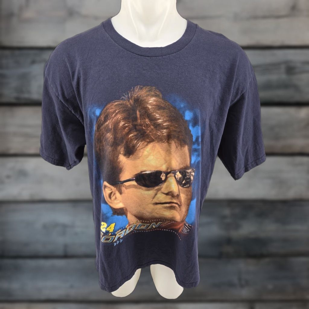 Chase Authentics VINTAGE Chase Authentics NASCAR Jeff Gordon Double Sided Mens XL 2003 T-Shirt Crew Neck Blue Cotton Short Sleeve Graphic Print Racecar Boys/Mens Size US XL / EU 56 / 4 - 1 Thumbnail