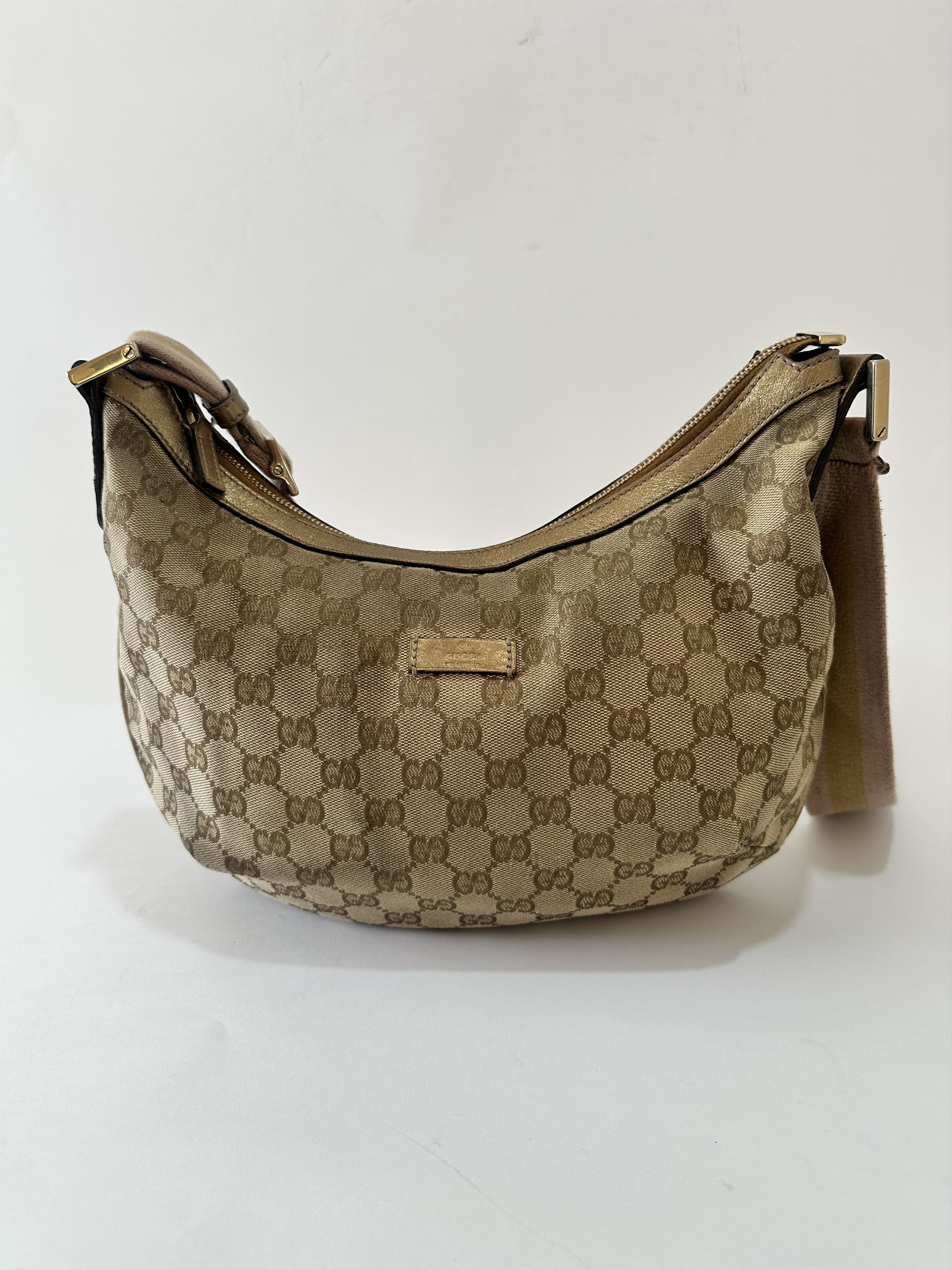 Gucci GUCCI GG Canvas Medium Sherry Half Moon Crossbody Bag Gold Size ONE SIZE - 1 Thumbnail