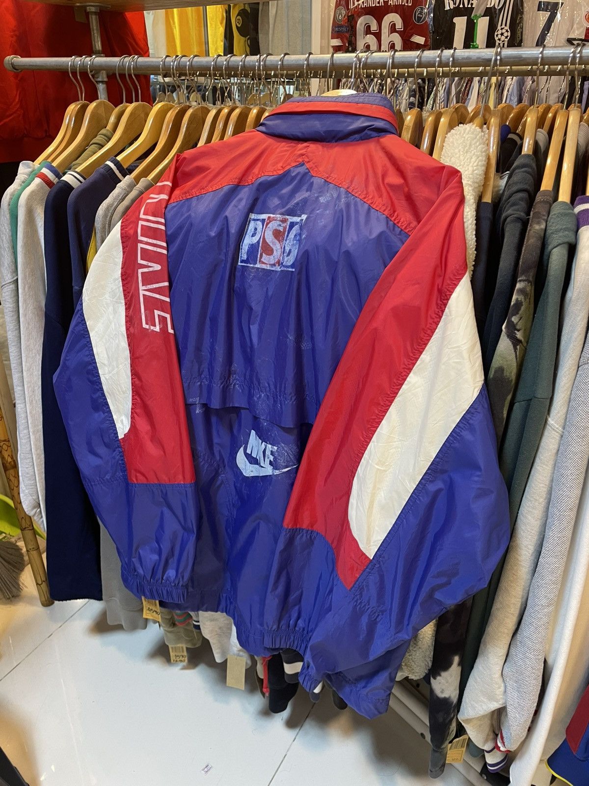 Nike Vintage Nike Paris Saint-Germain 90s Windbreaker Jacket Size US L / EU 52-54 / 3 - 3 Thumbnail