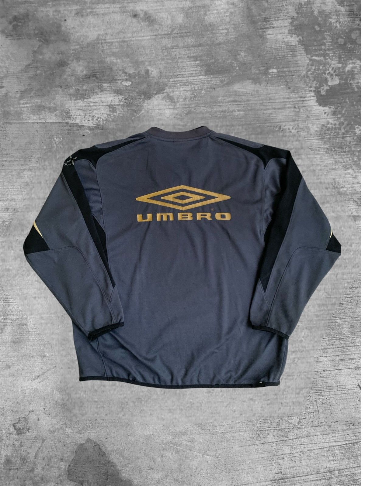 Umbro Vintage Umbro Football Pullover Grey Black Y2K Size US L / EU 52-54 / 3 - 3 Thumbnail