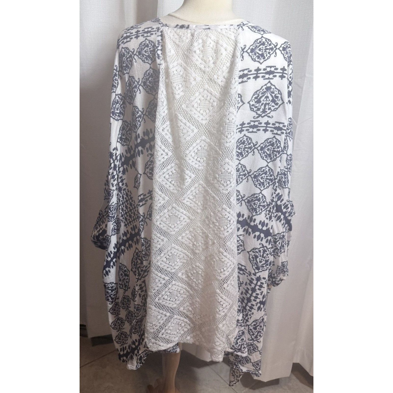 ELAN White kimono jacket with lace panel and navy pattern Size ONE SIZE - 6 Thumbnail