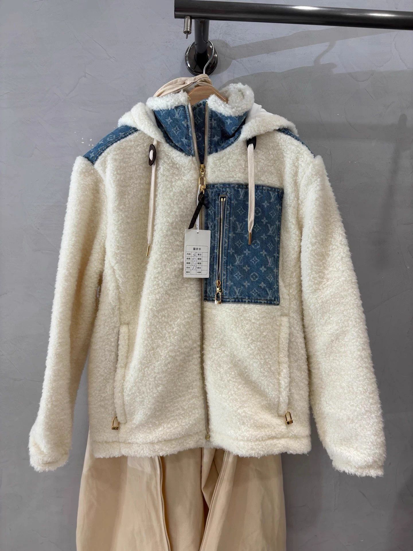 Louis Vuitton LV Snowboard Denim Logo White Shearling Jacket Size XS / US 0-2 / IT 36-38 - 1 Thumbnail