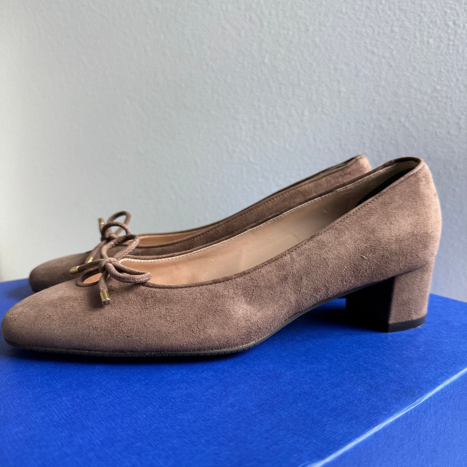 Stuart Weitzman Stuart Weitzman Gabby 45 Taupe Suede Almond Toe Bow Pumps Size US 6.5 / IT 36.5 - 4 Thumbnail