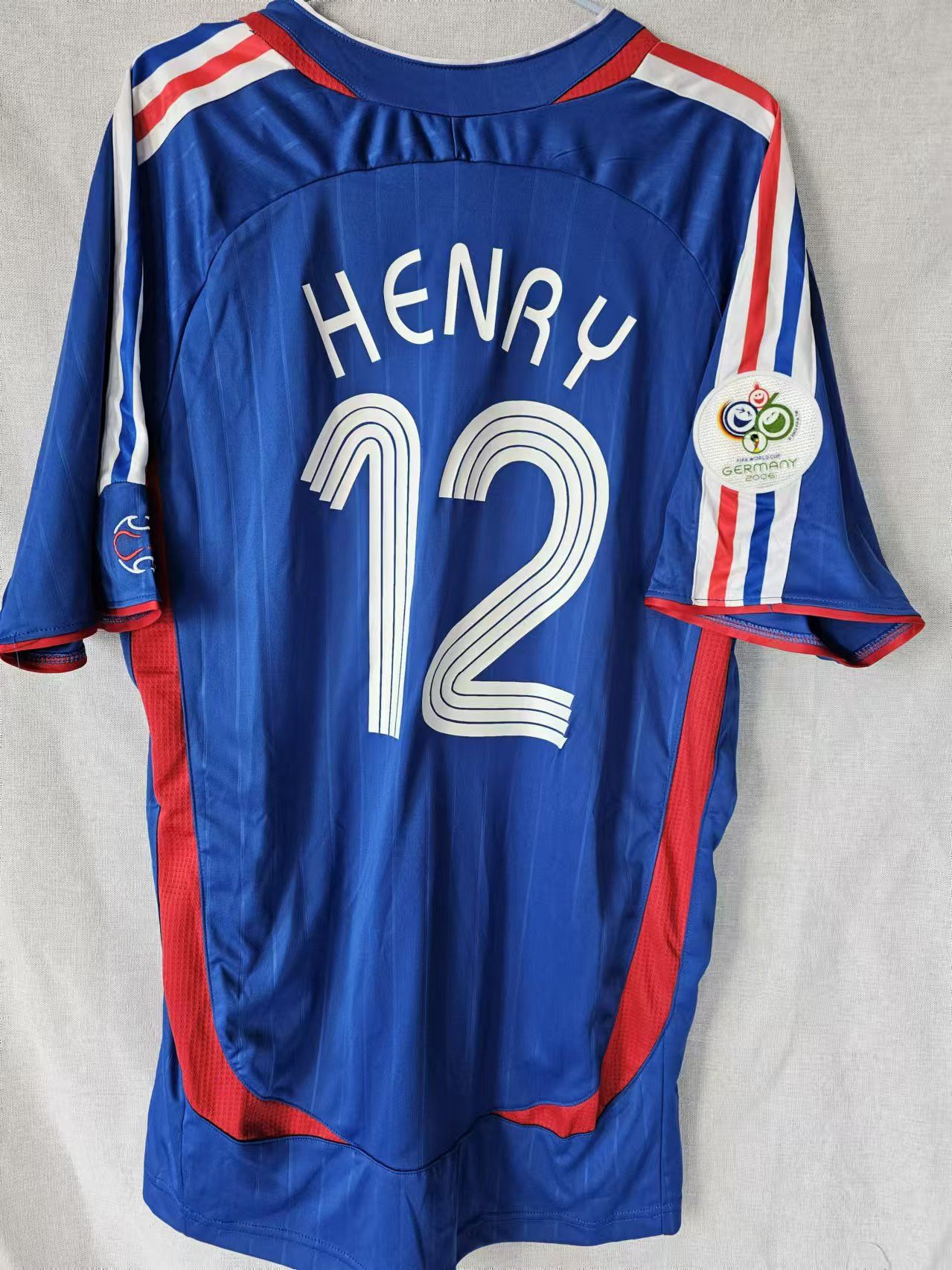 Thierry Henry a signé le maillot de la France pour la Finale de la Coupe du Monde 2006 - All Star Signings