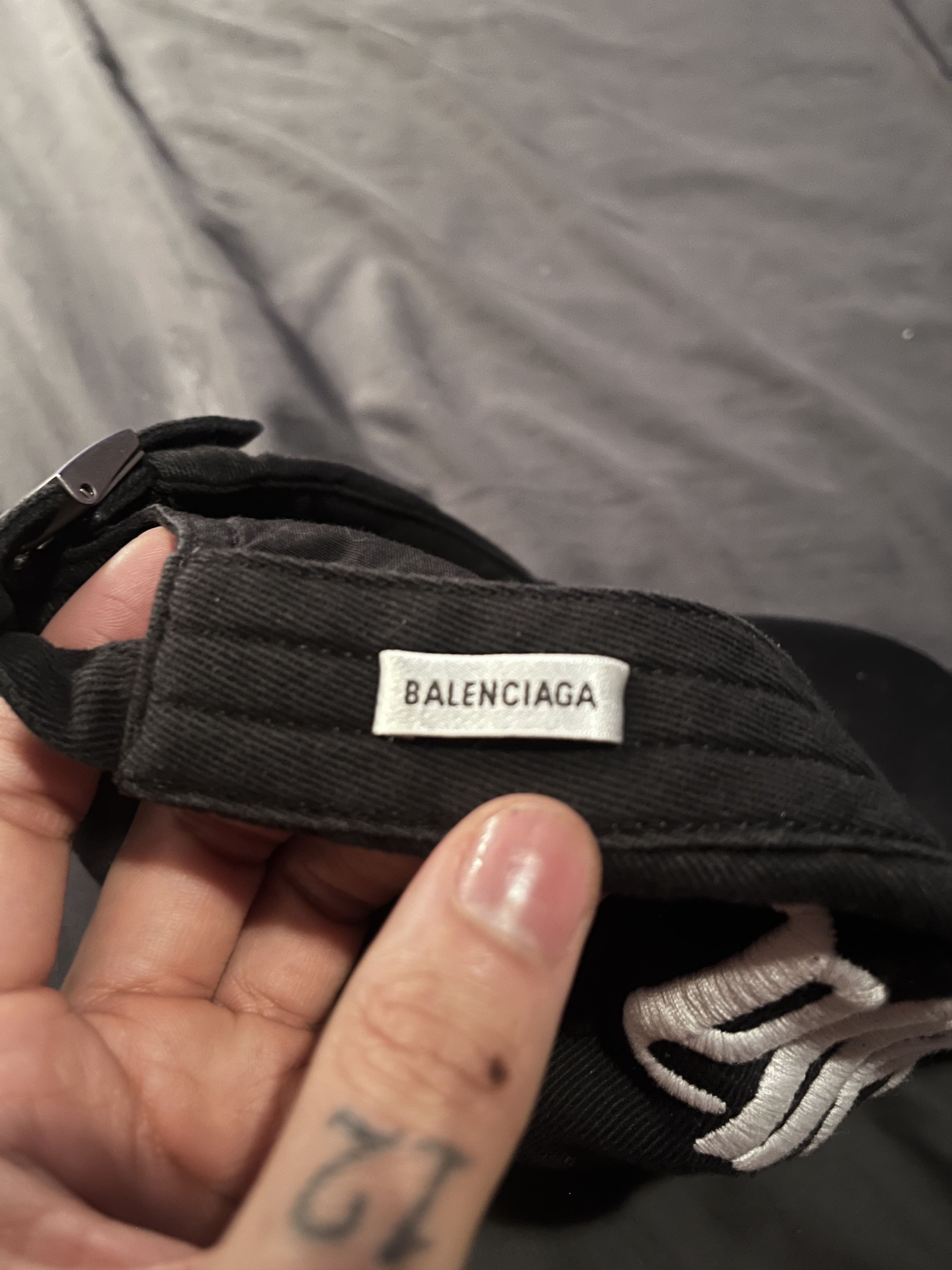 Balenciaga Balenciaga distressed baseball hat Size 26 - 6 Thumbnail