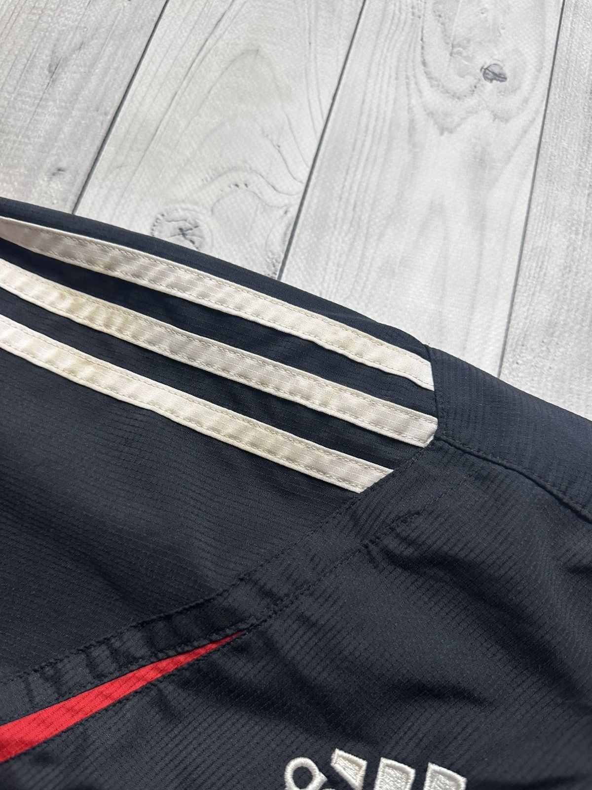 Adidas Vintage adidas Liverpool soccer jacket size S rare black Size US S / EU 44-46 / 1 - 9 Thumbnail