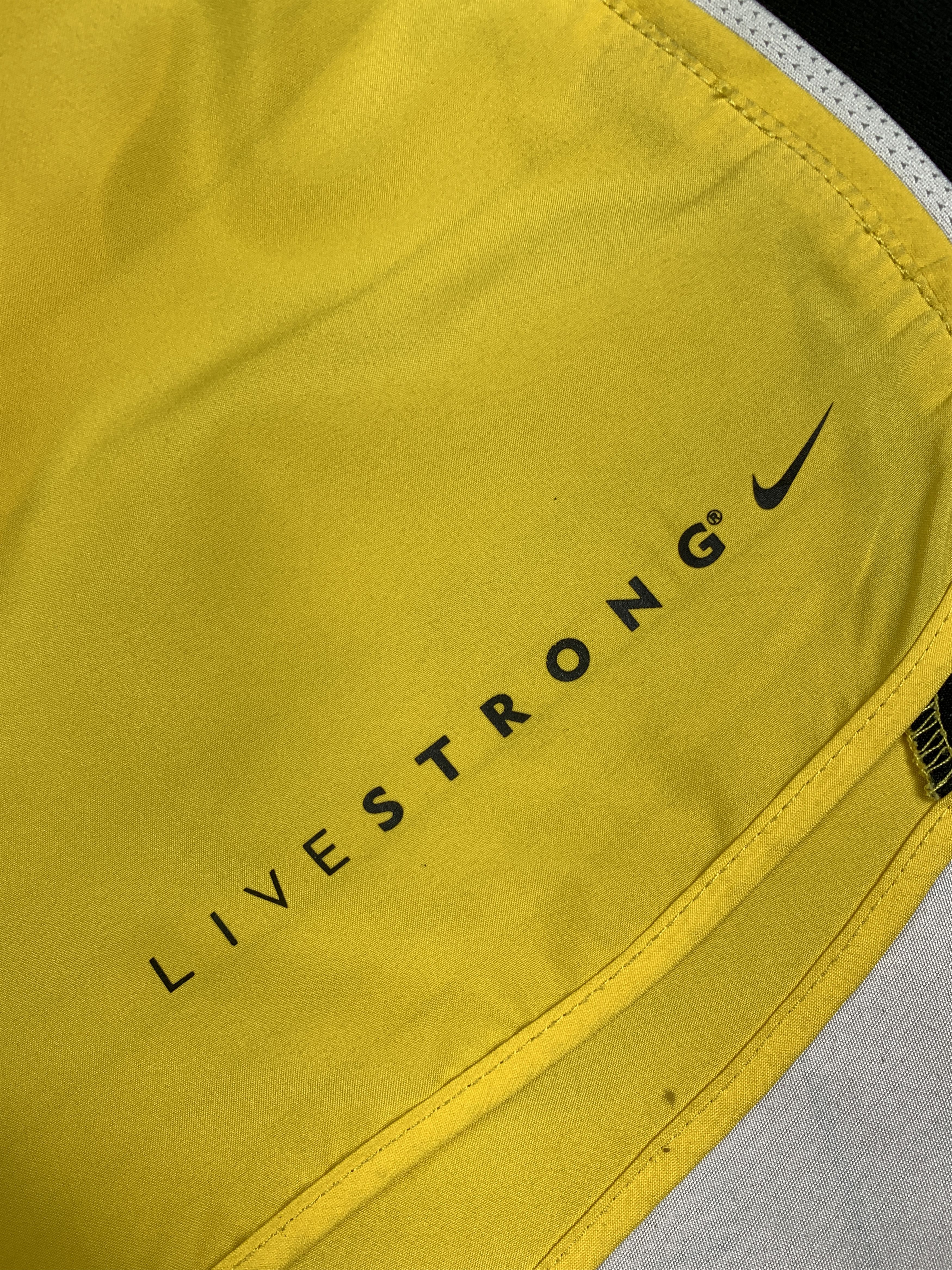 Nike Nike LIVESTRONG Lance Amstrong Yellow Running Shorts (S) Size US 30 / EU 46 - 4 Thumbnail