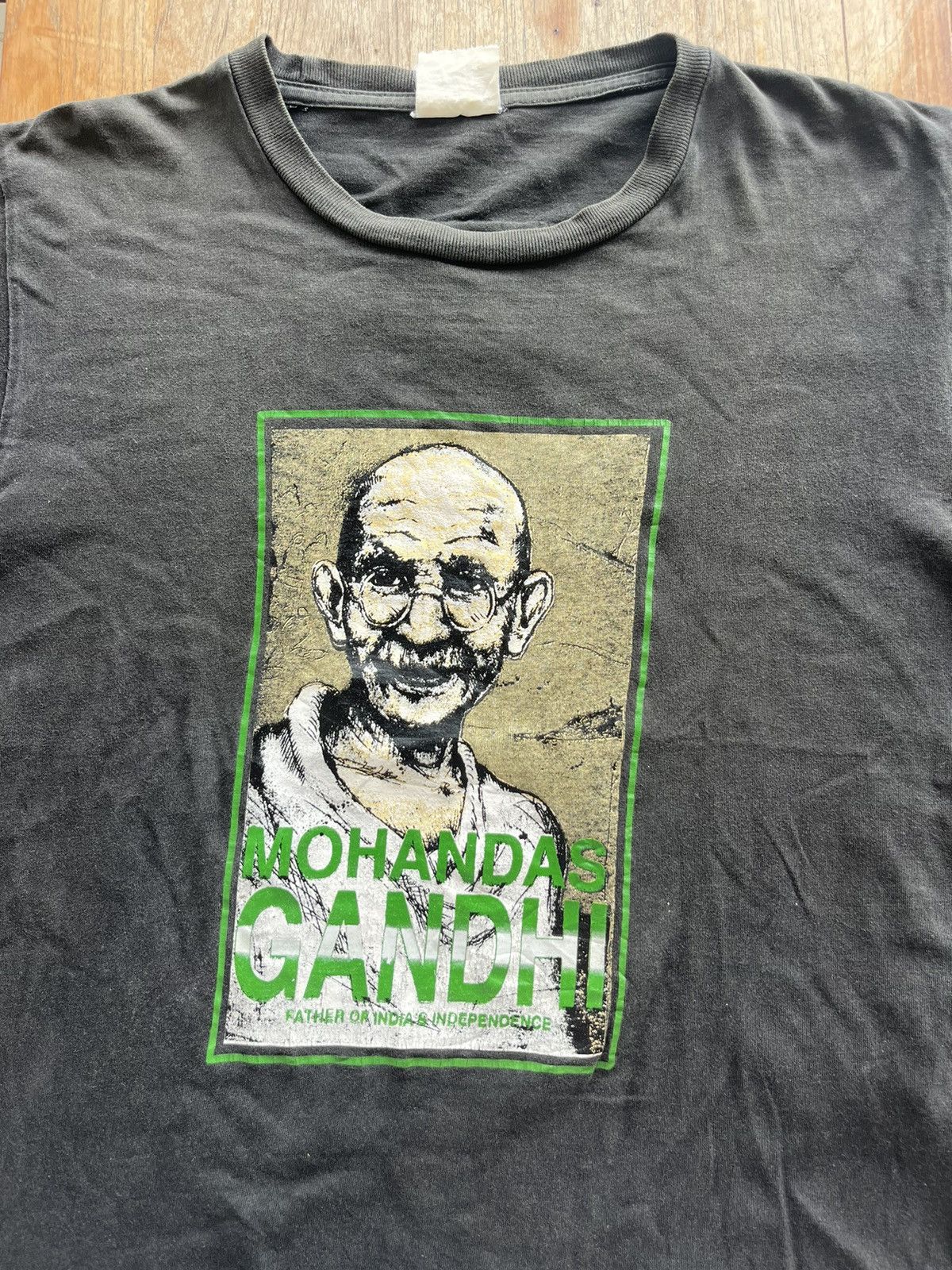 Vintage Vintage Mohandas GANDHI Father of India big face T-shirt Size US M / EU 48-50 / 2 - 4 Thumbnail