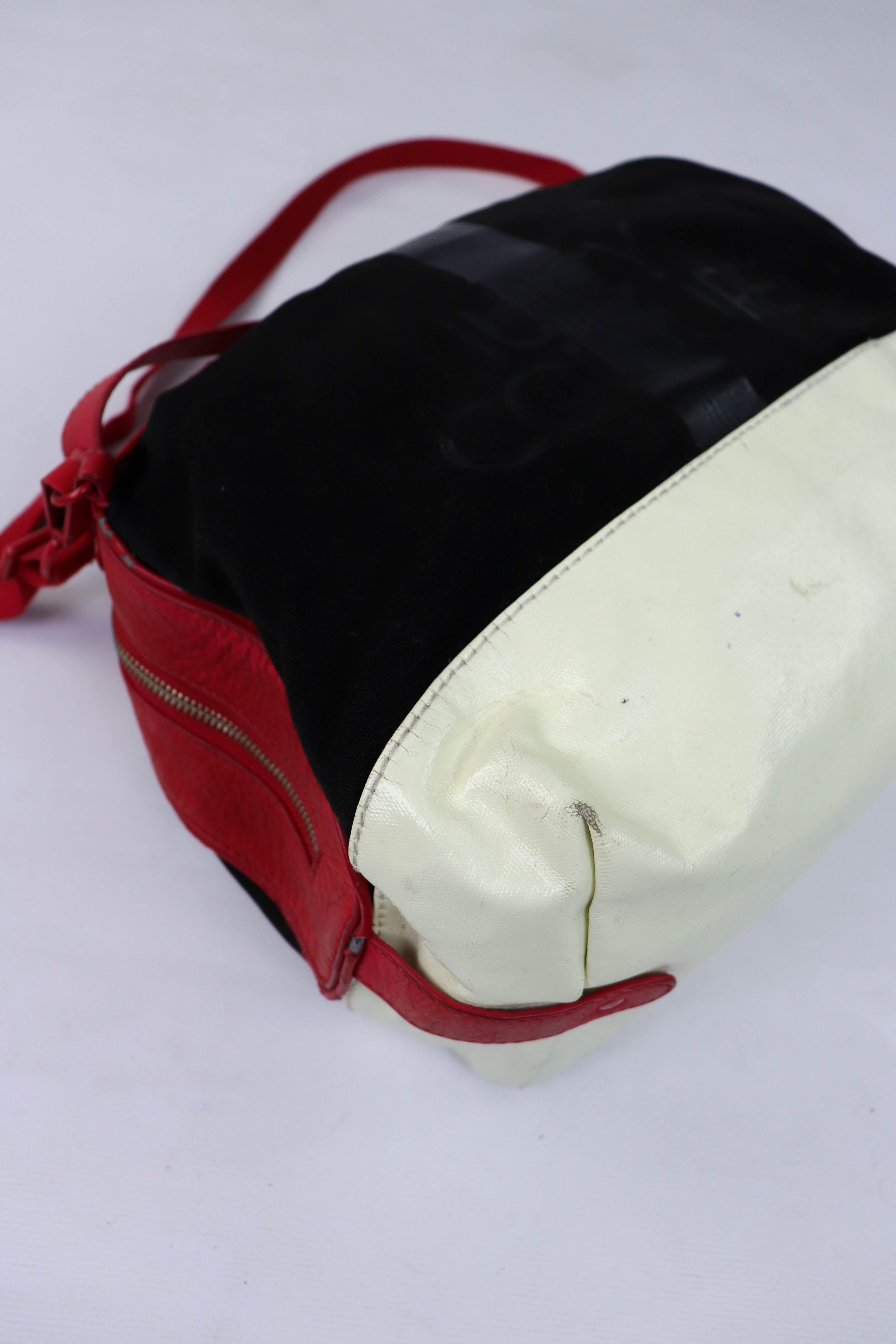 Juicy Couture Y2K 00s Vintage Juicy Couture Black/Red Crossbody Bag Size ONE SIZE - 16 Thumbnail