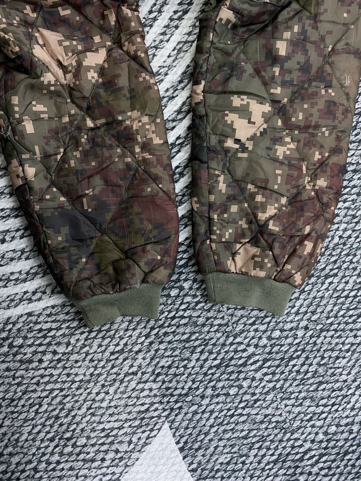 Japanese Brand Vintage Hessed Army Camo Rare Puffer Zipper Jacket Size US M / EU 48-50 / 2 - 10 Thumbnail