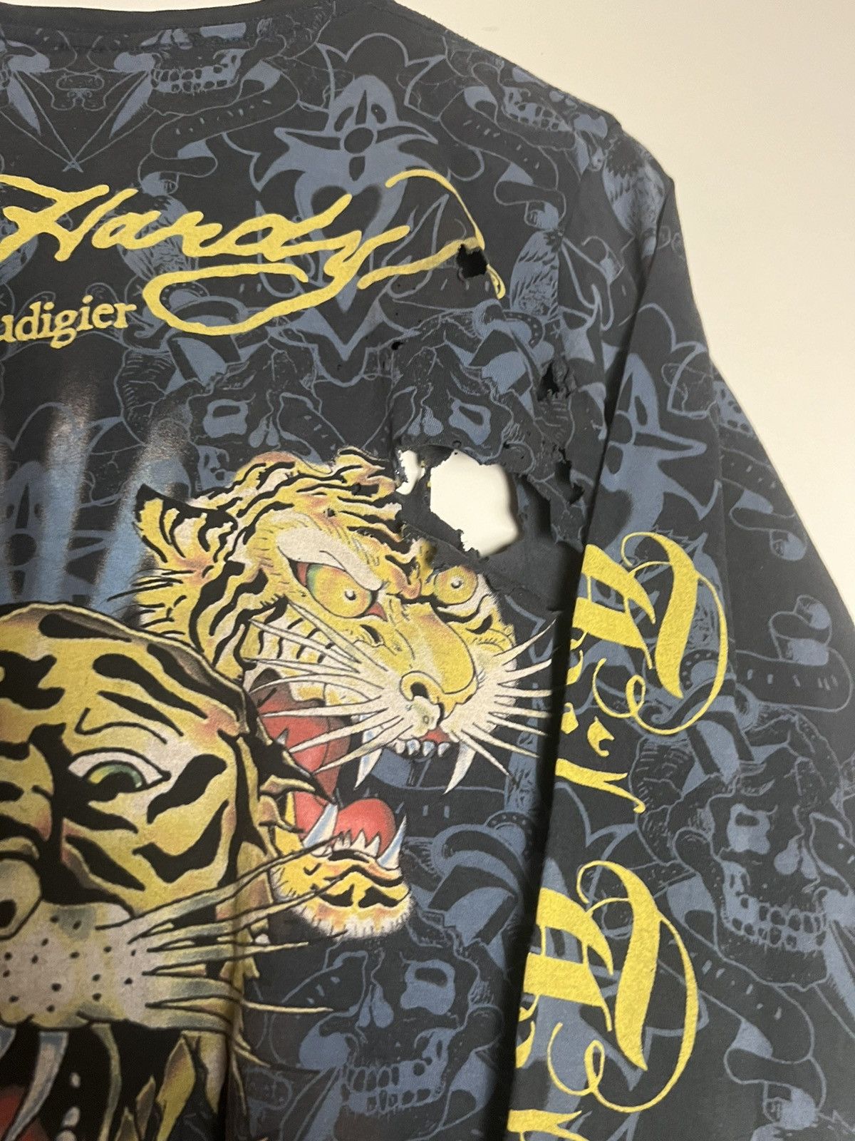 Christian Audigier × Ed Hardy Vintage 🔥RARE🔥 Ed Hardy thrashed longlseeve Size US L / EU 52-54 / 3 - 5 Thumbnail